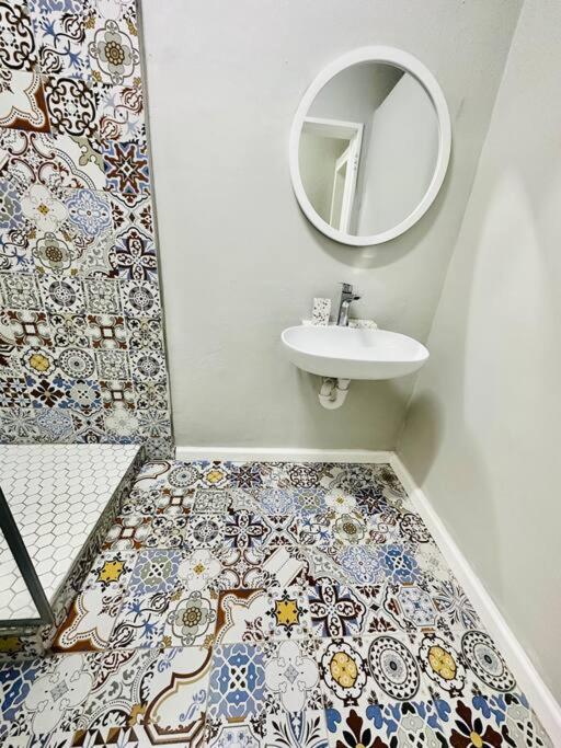 Central Bachelor Apartment - Sea Point