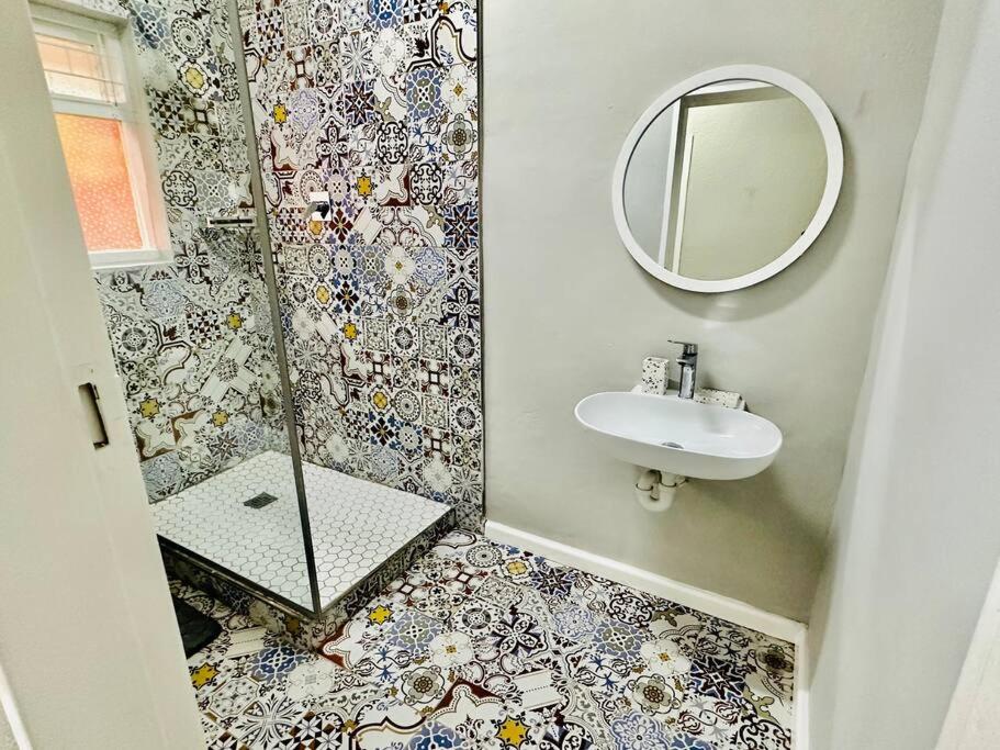Central Bachelor Apartment - Sea Point