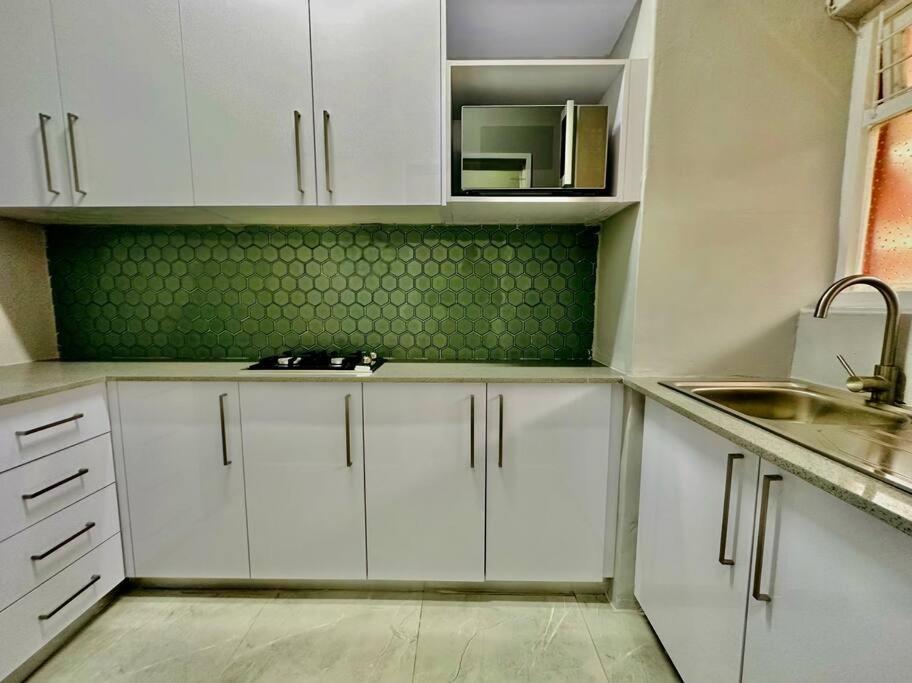 Central Bachelor Apartment - Sea Point