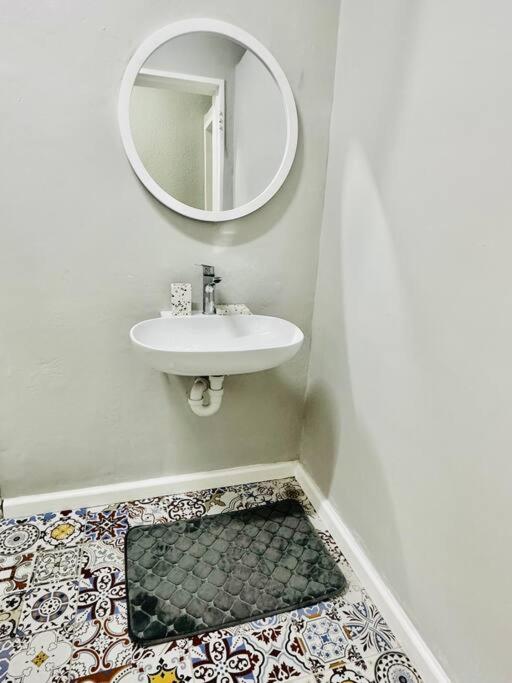 Central Bachelor Apartment - Sea Point