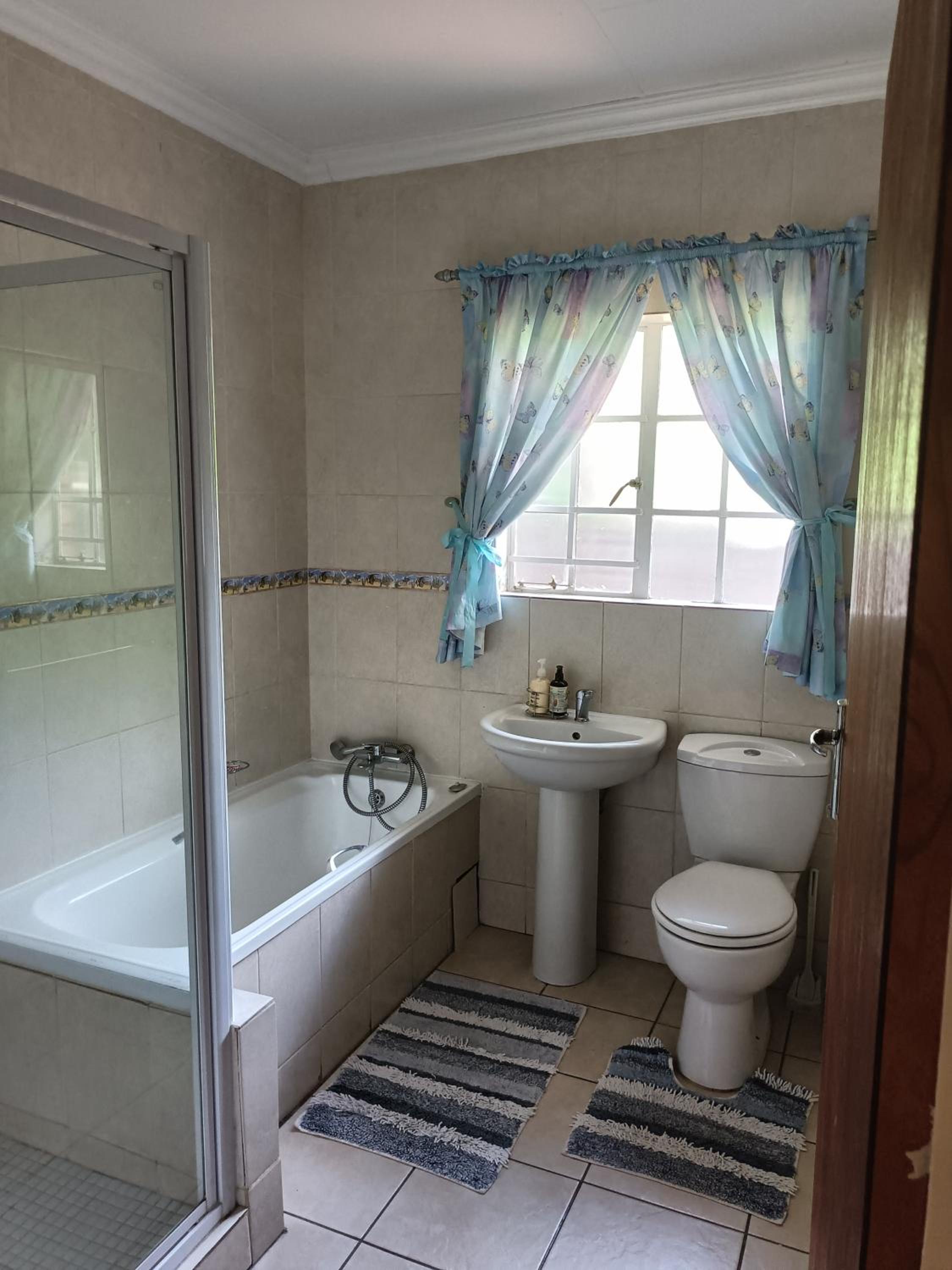 Charming Randburg Accommodation near the Olivedale Clinic view 3
