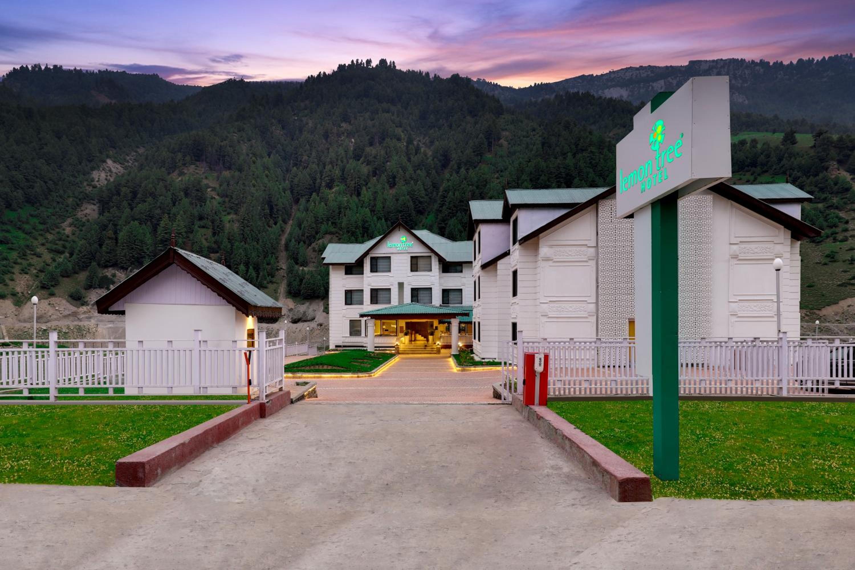 Lemon Tree Hotel, Sonmarg by the Riverside