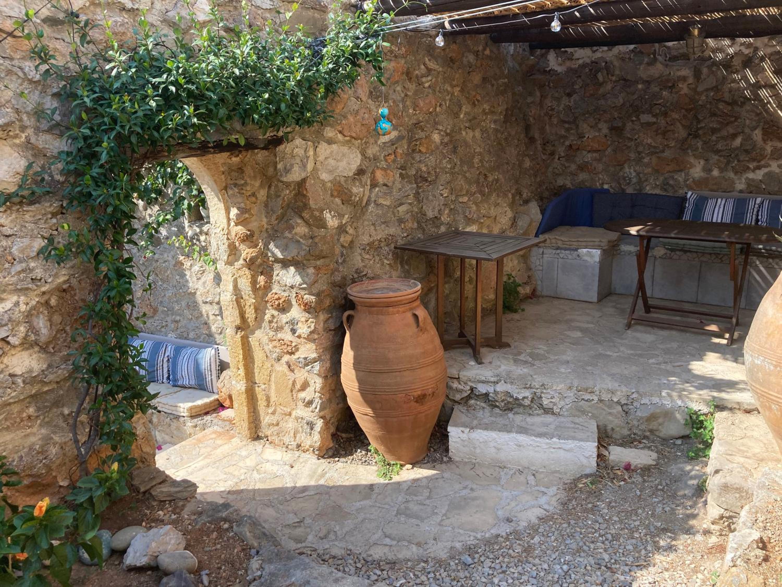 Lemoni House