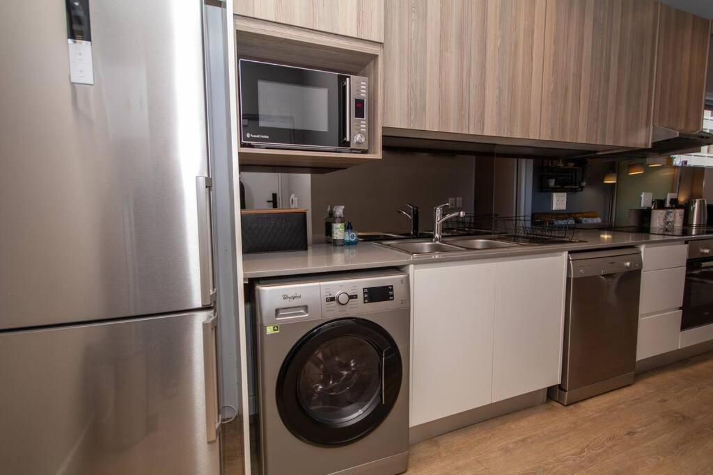 Luxury unit with City Views 709 view 4