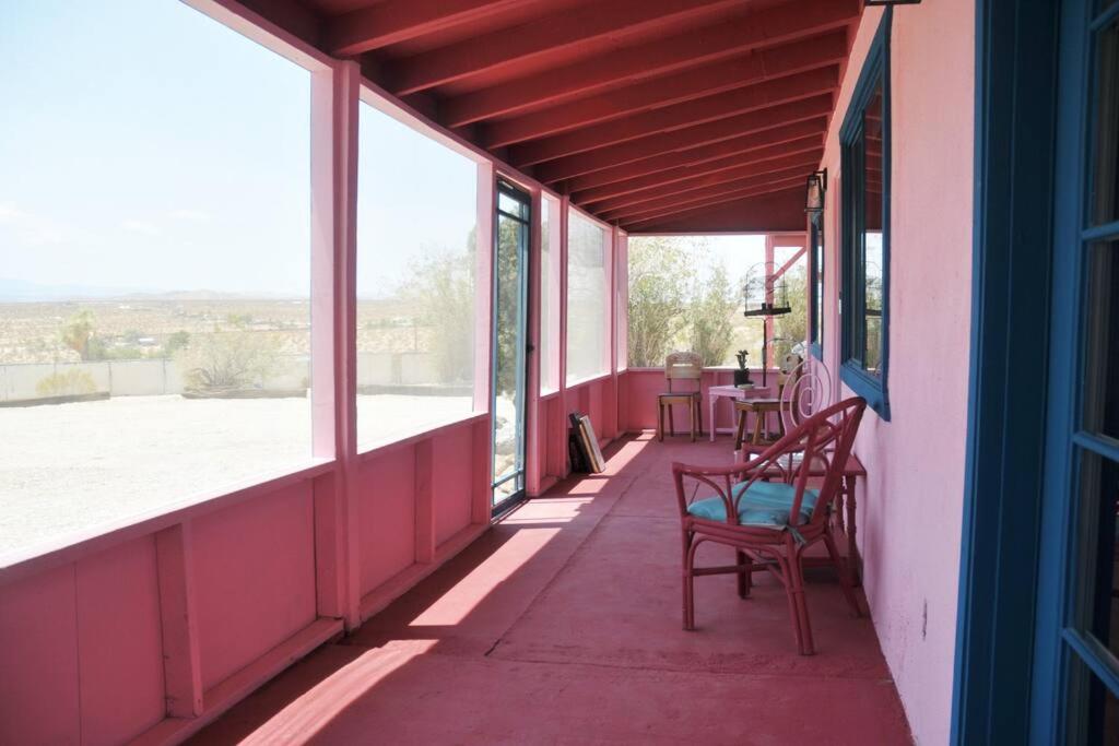 Hotel Kampink! Pool, Spa, Gameroom Compound With Amazing Views On 2.5 Acres