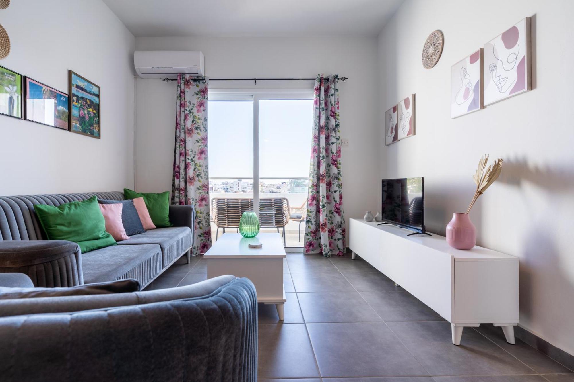 Emerald’s 2-Bedroom Apartment in Larnaca