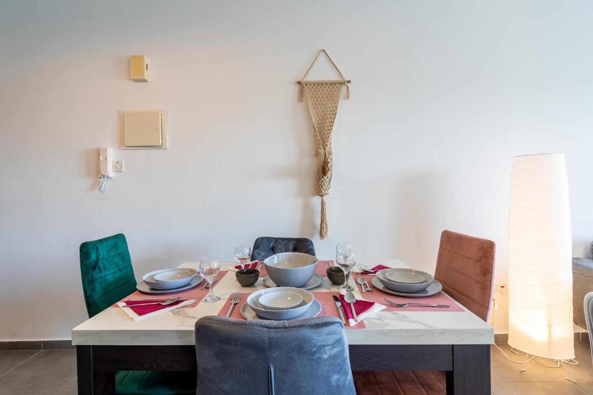 Emerald’s 2-Bedroom Apartment in Larnaca