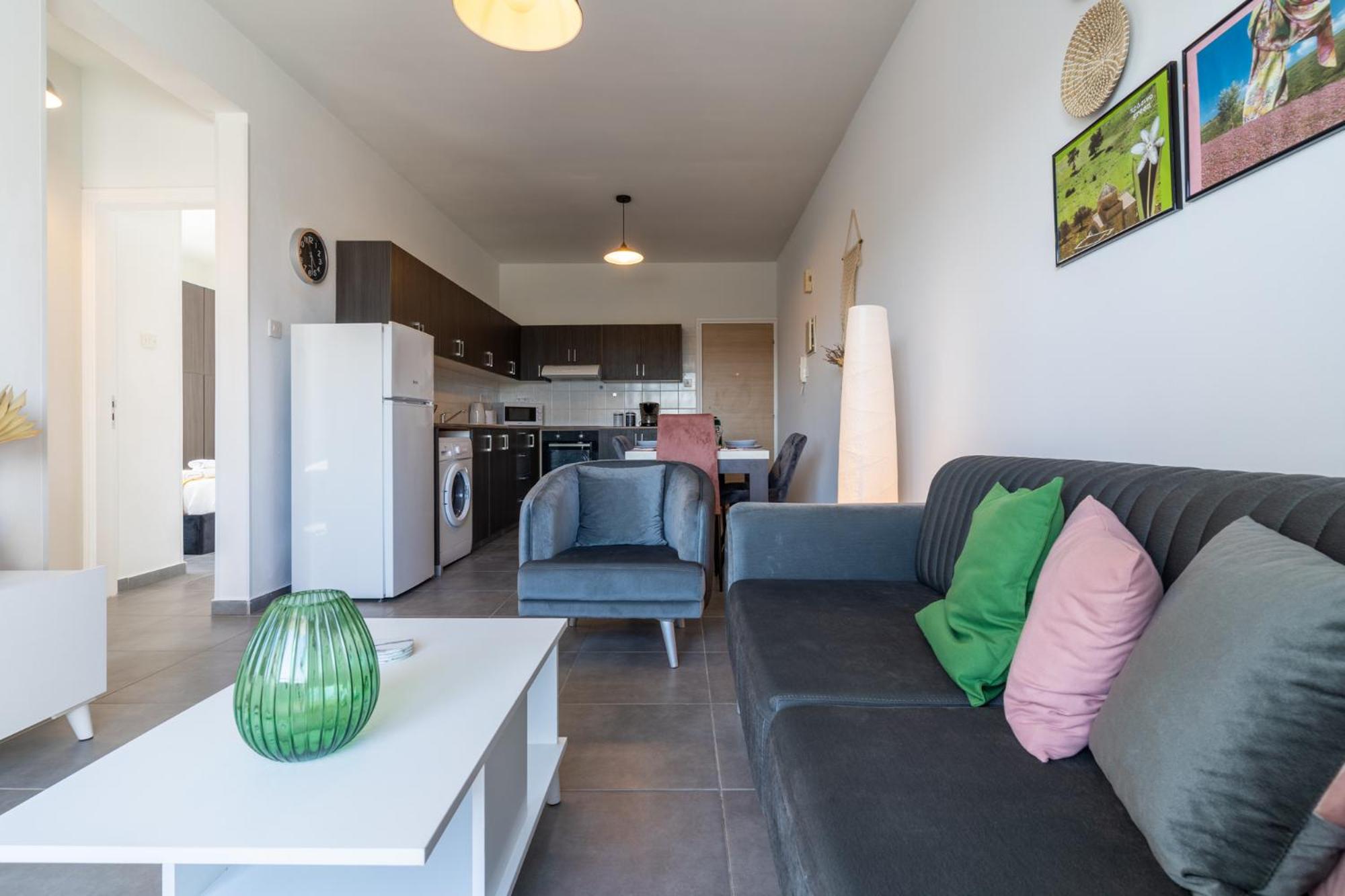 Emerald’s 2-Bedroom Apartment in Larnaca