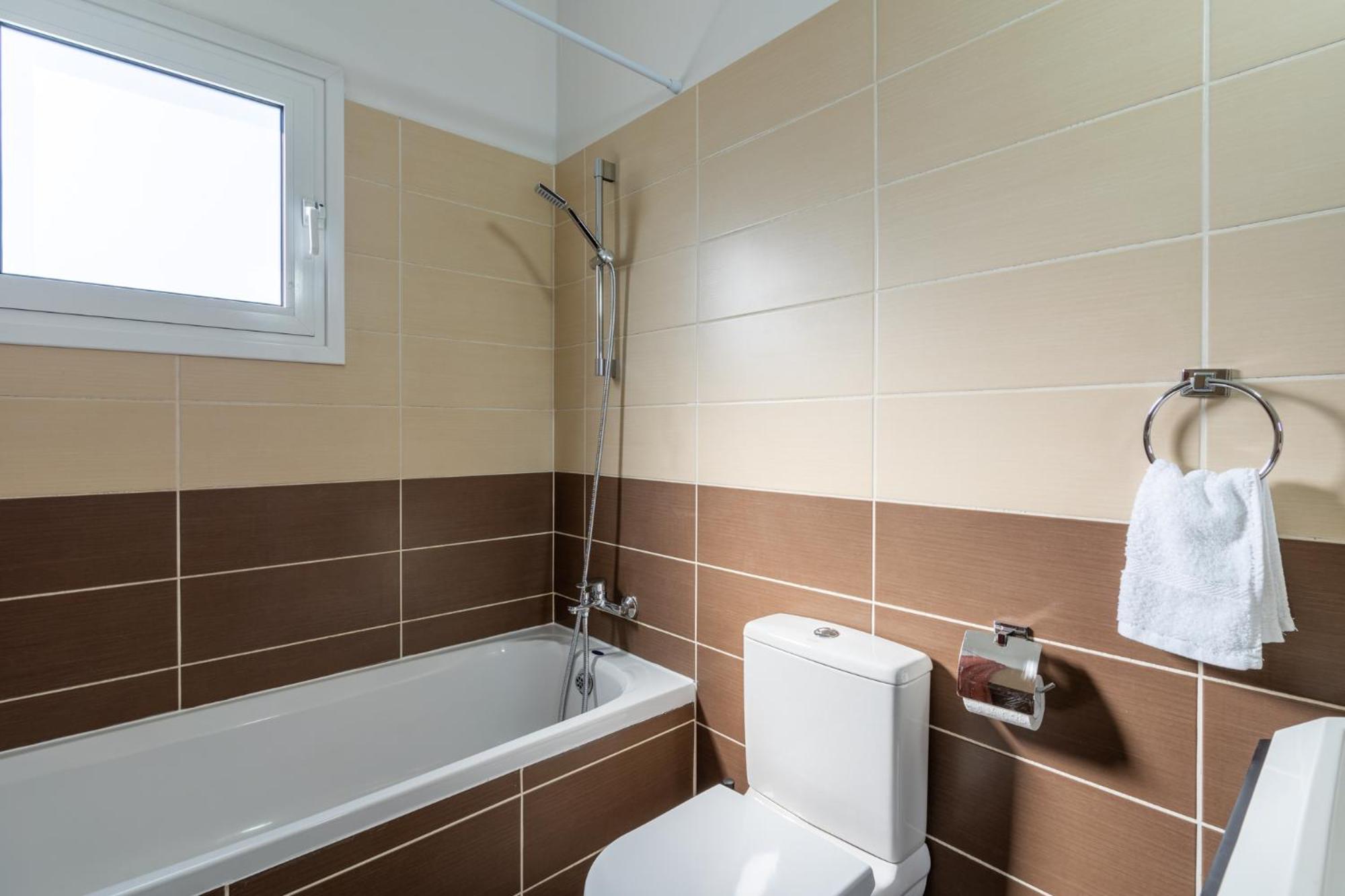 Emerald’s 2-Bedroom Apartment in Larnaca