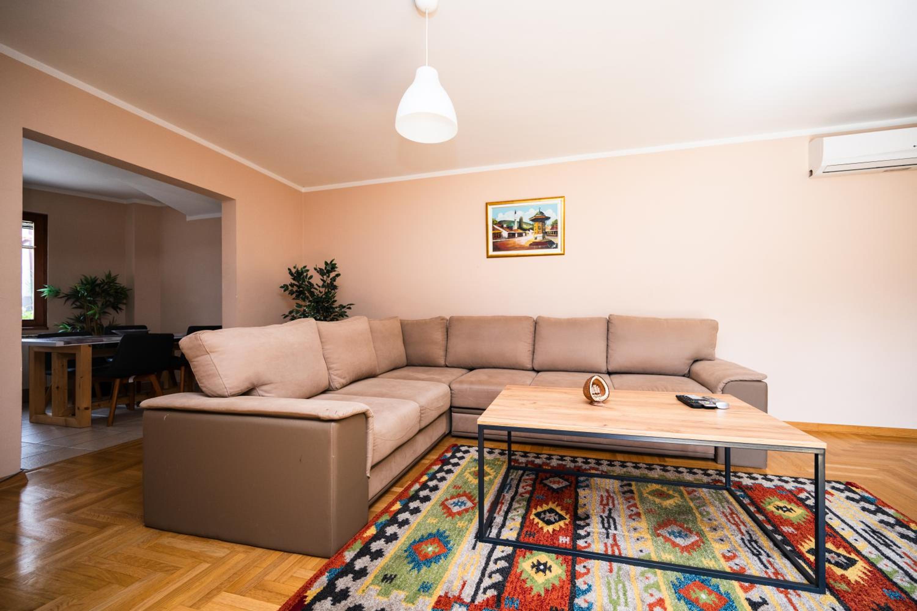 Spacious & Modern Apartments- Old Town