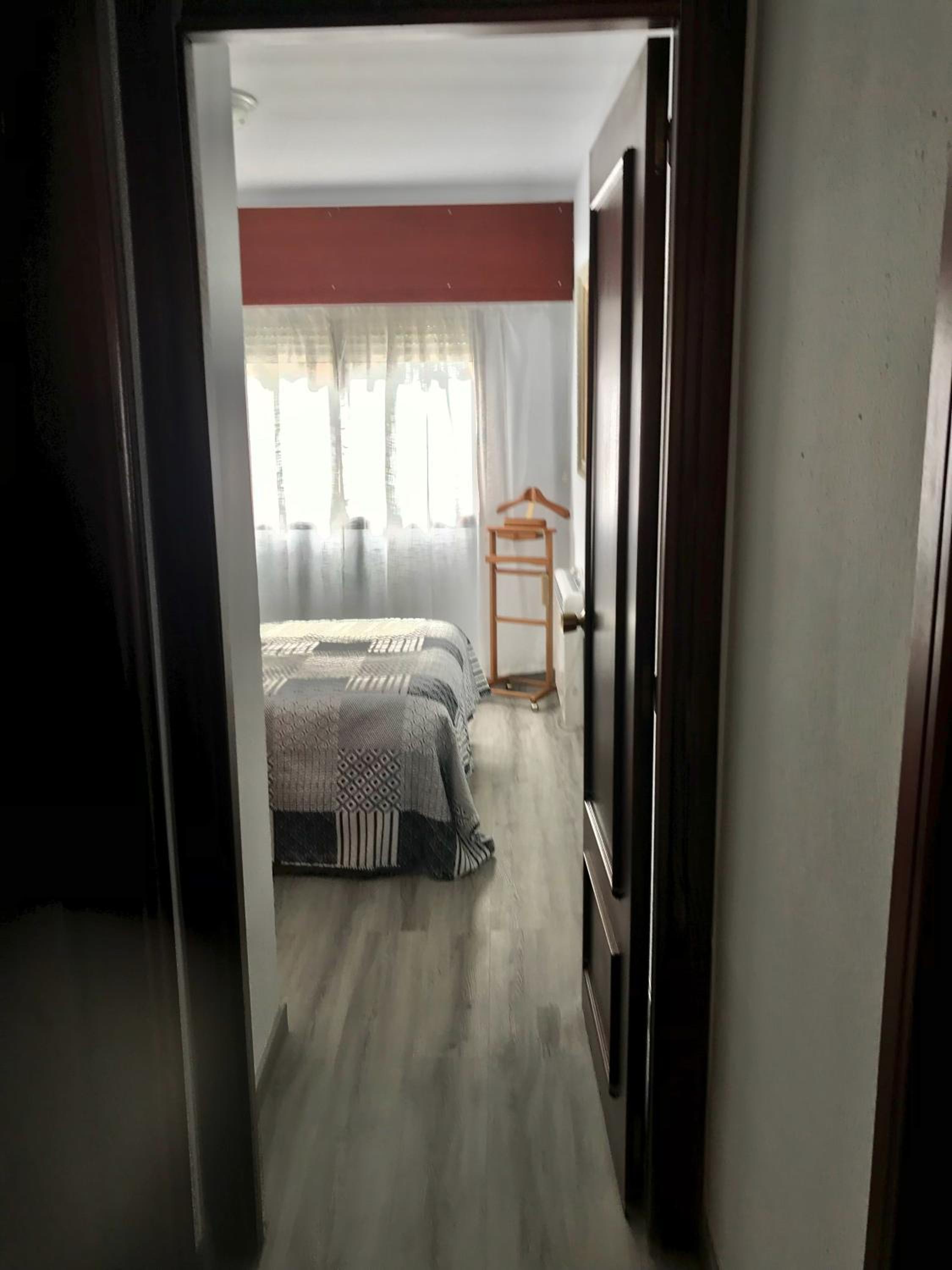 Benidorm apartamento recién reformado cerca de la playa con dos piscinas y pista de tenis. photo 3