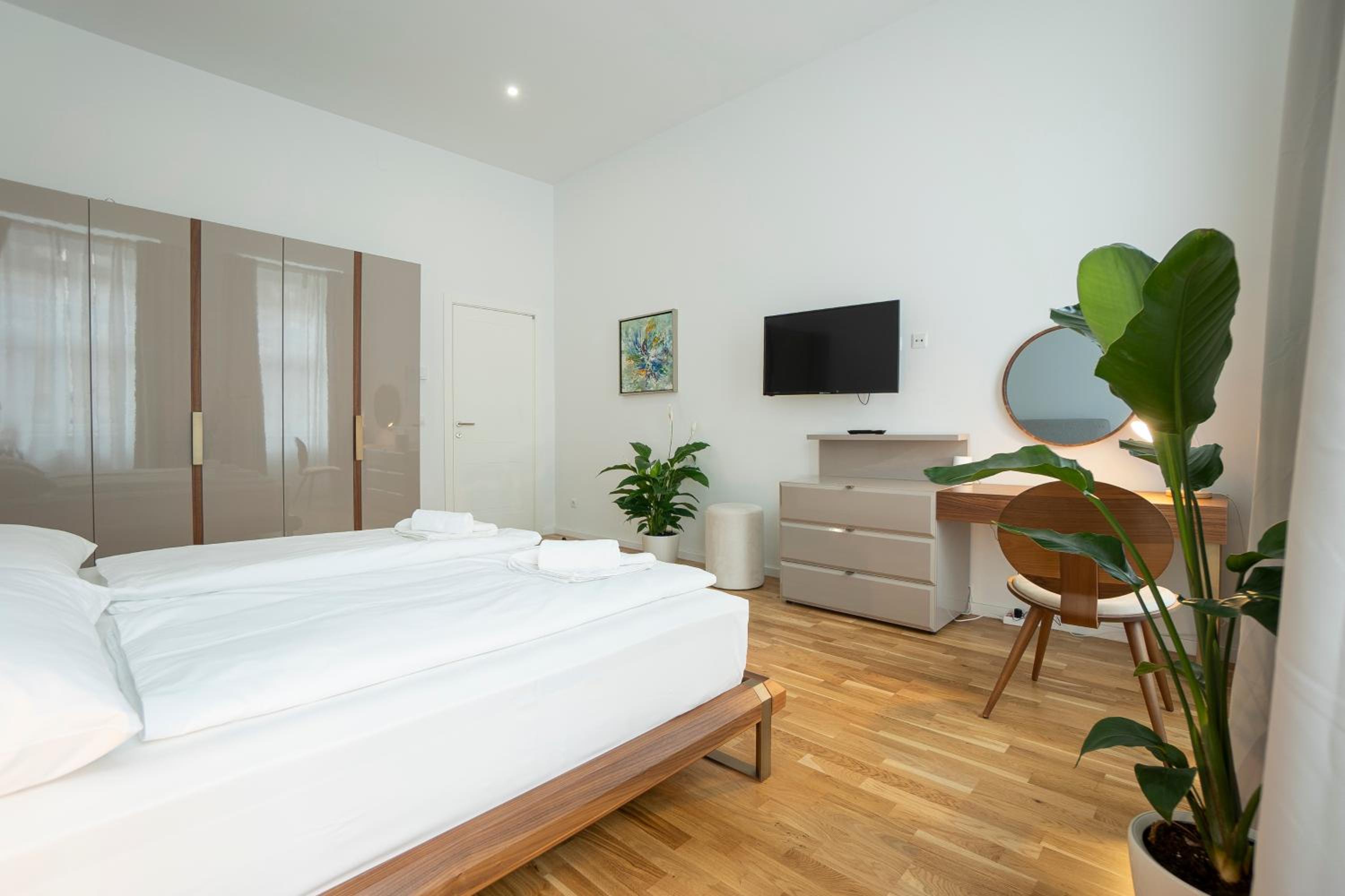 Fully equipped, renovated, perfectly located flat