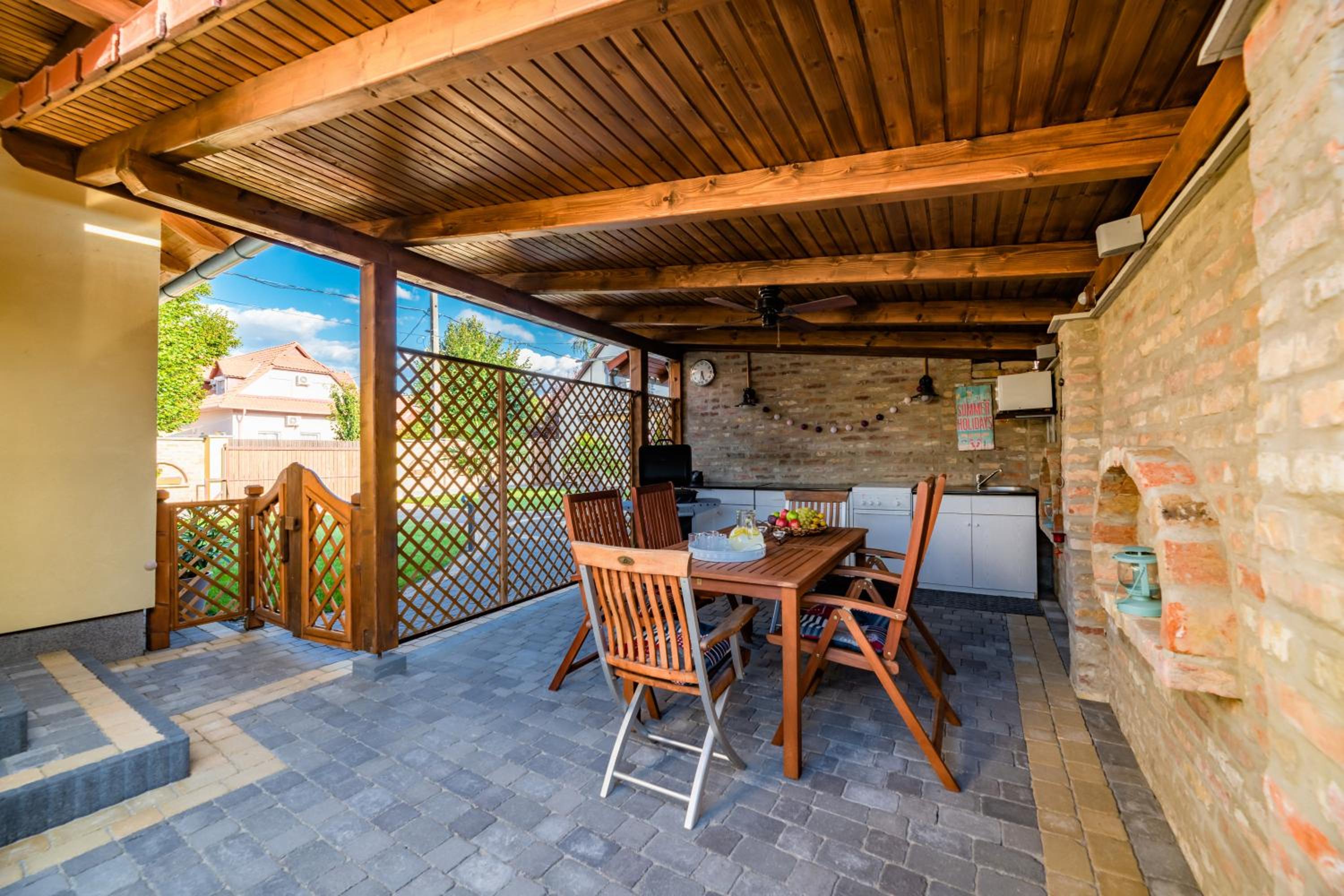 Lexi Guesthouse with EVcharger Balatonboglár view 2