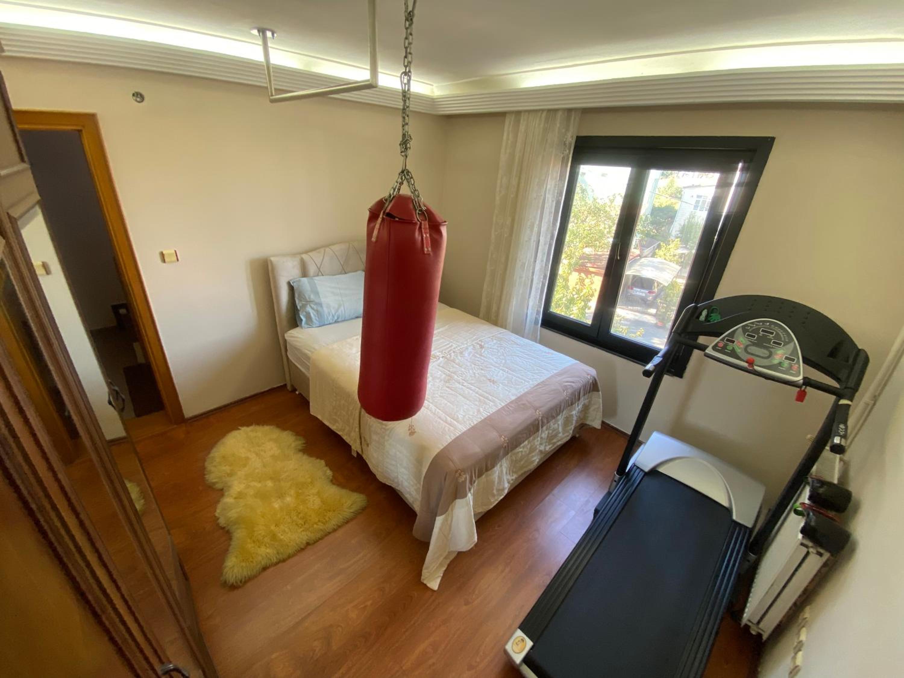 İstanbul Boğaz’ında, bahçeli, 5 katlı Villa-500m2