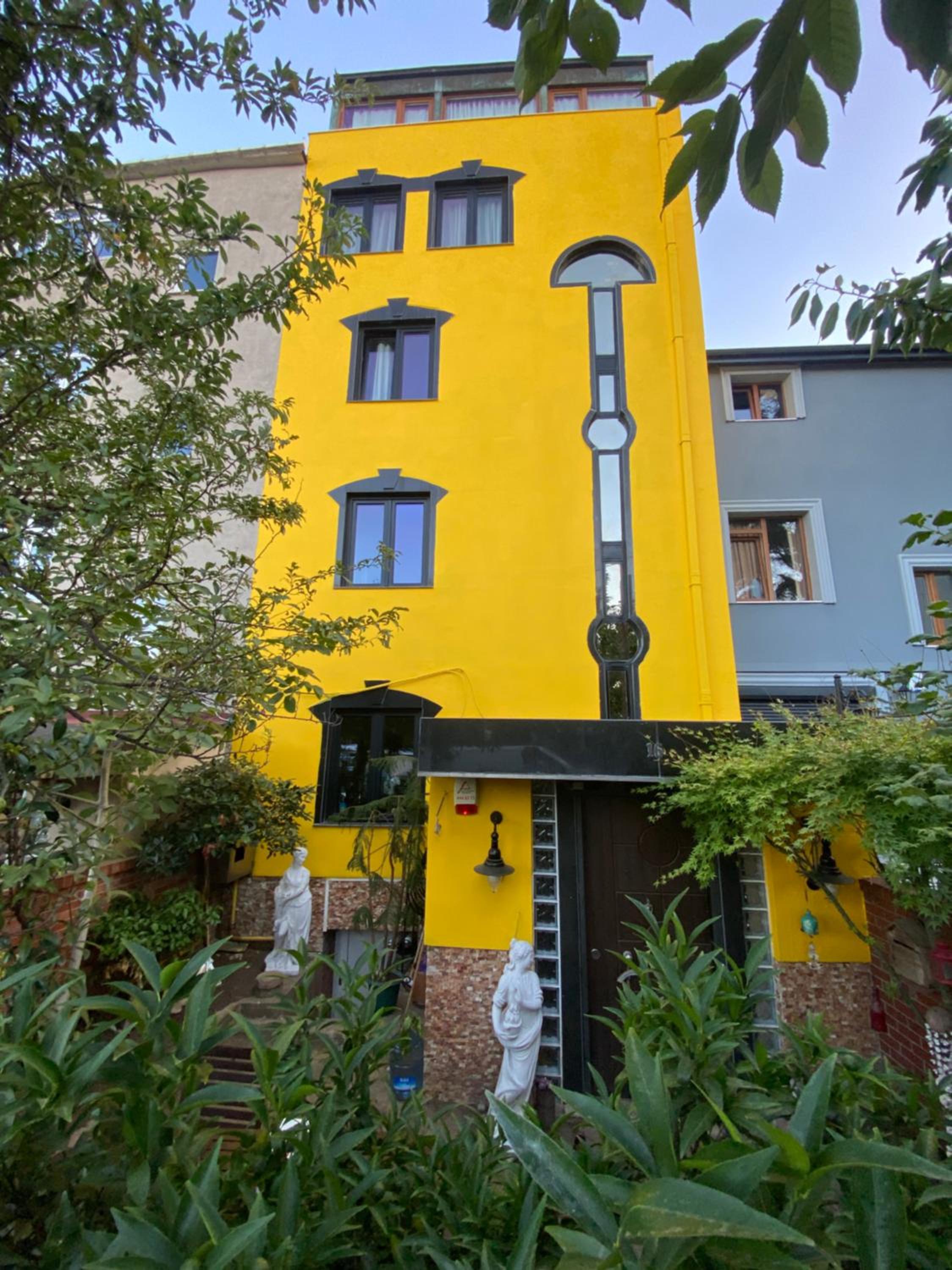 İstanbul Boğaz’ında, bahçeli, 5 katlı Villa-500m2