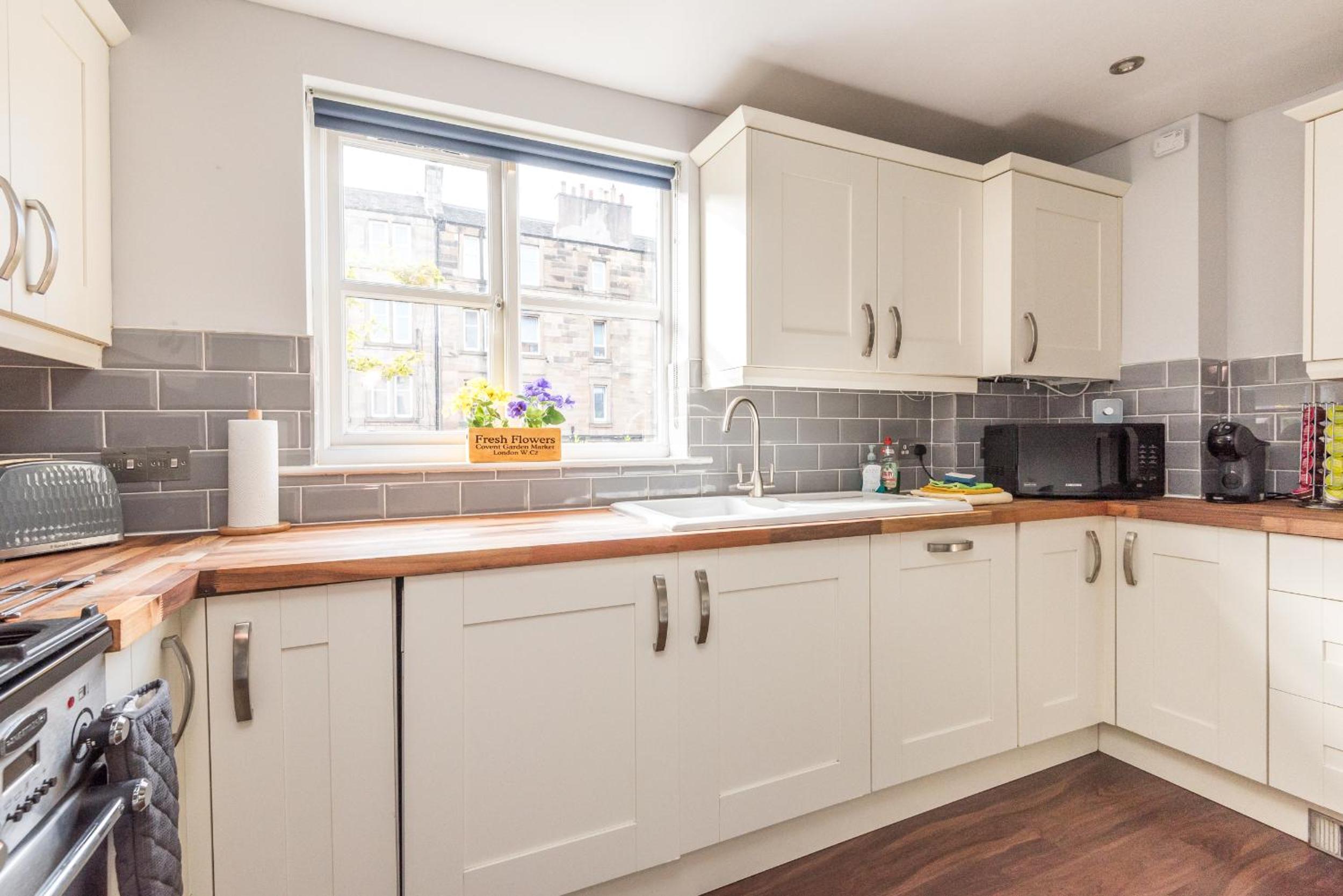 Cosy Roseburn Apartment, Edinburgh - 2 Bedrooms, FREE PARKING photo 3
