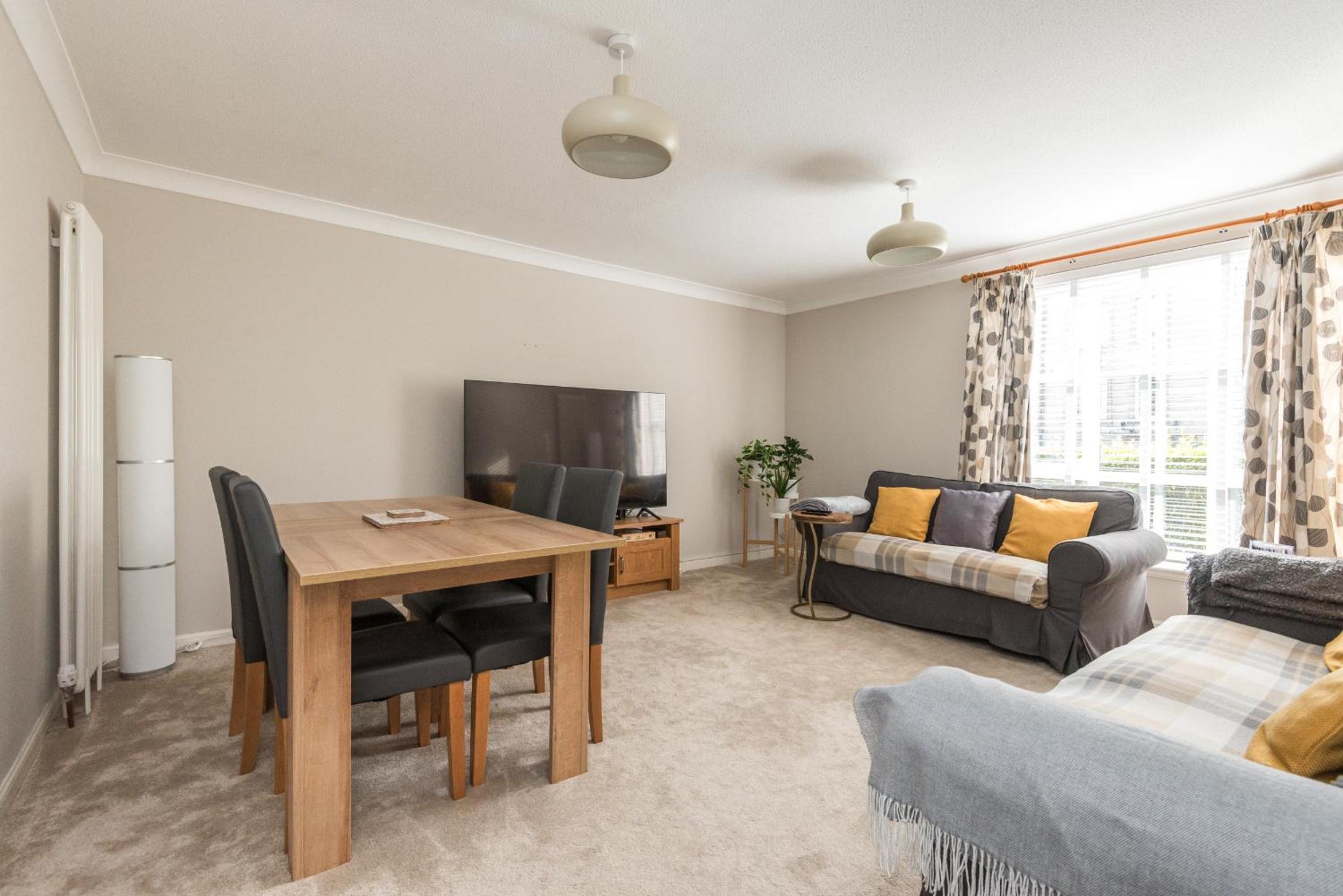 Cosy Roseburn Apartment, Edinburgh - 2 Bedrooms, FREE PARKING