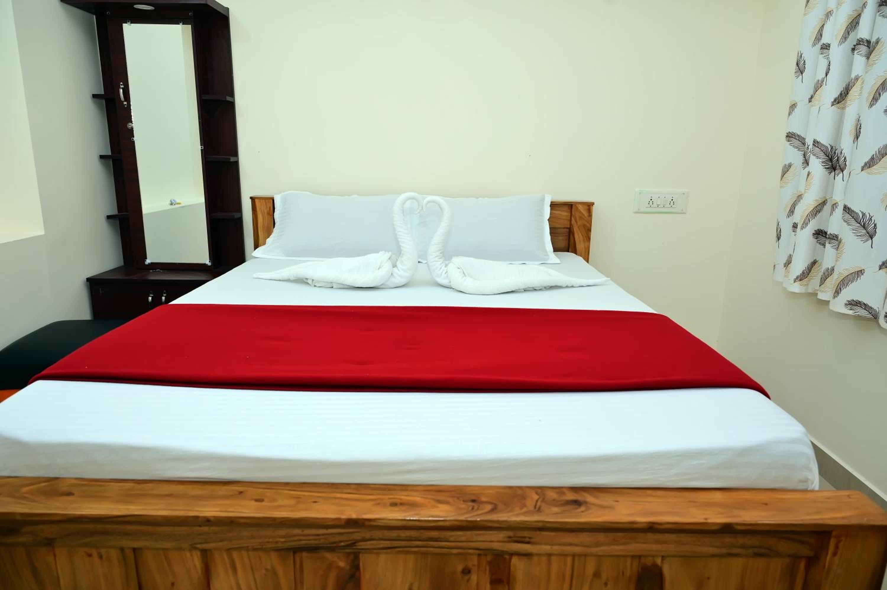GOLDENGATE HOME STAY