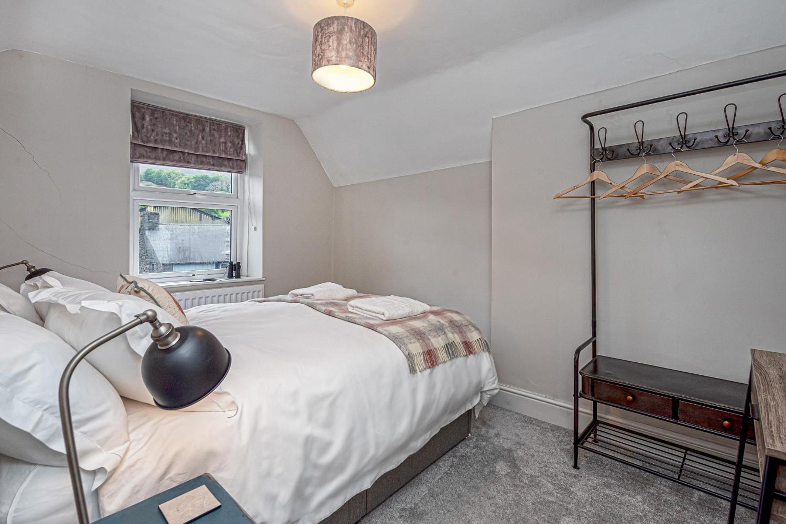 Character Townhouse in Town Centre & Superb Views view 3