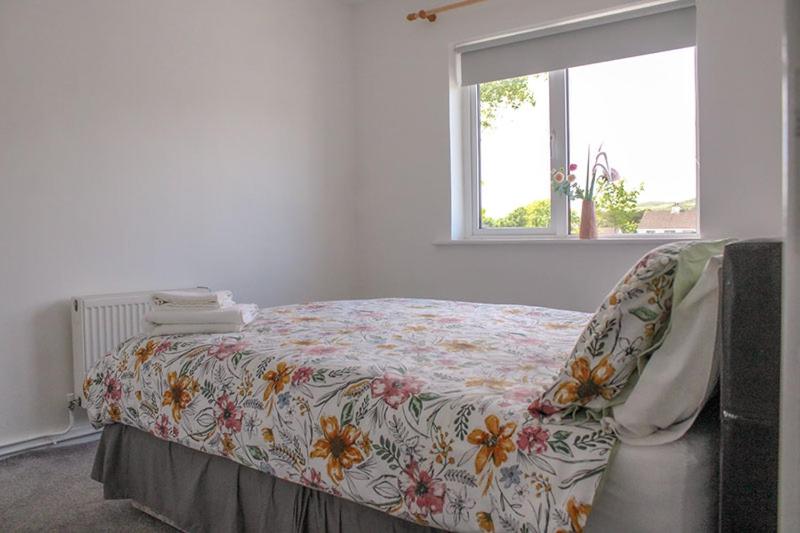 2 BEDROOM The White House view 4