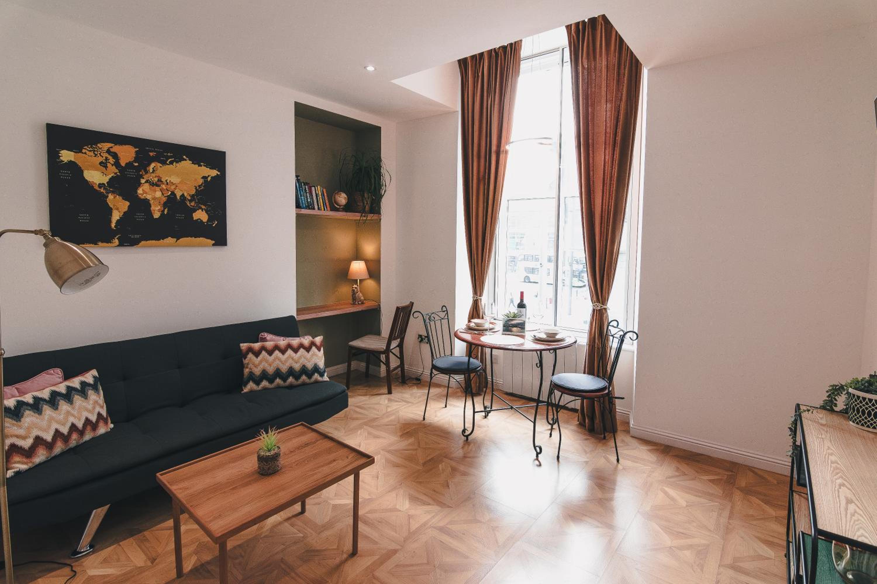 Modern apartment in Aberdeen City Centre, Guild street, free WiFi view 3