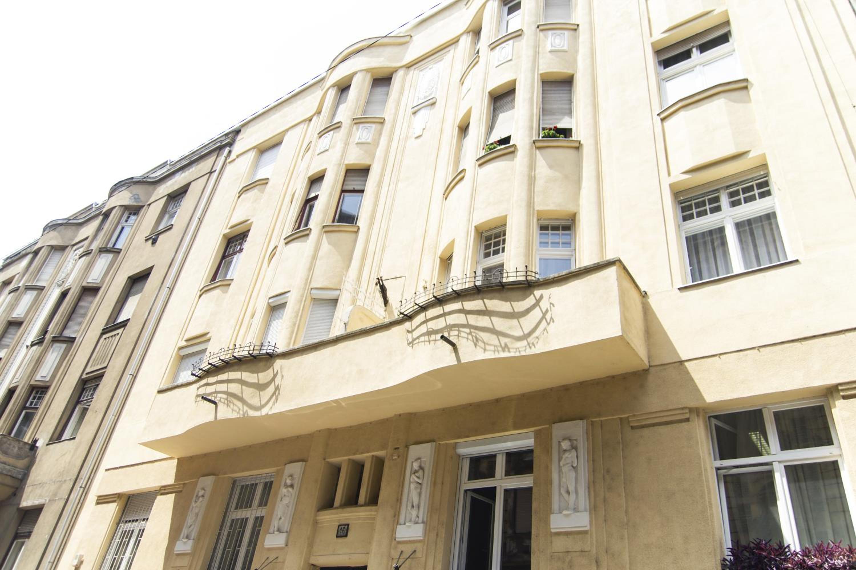 Real Apartments Lovag
