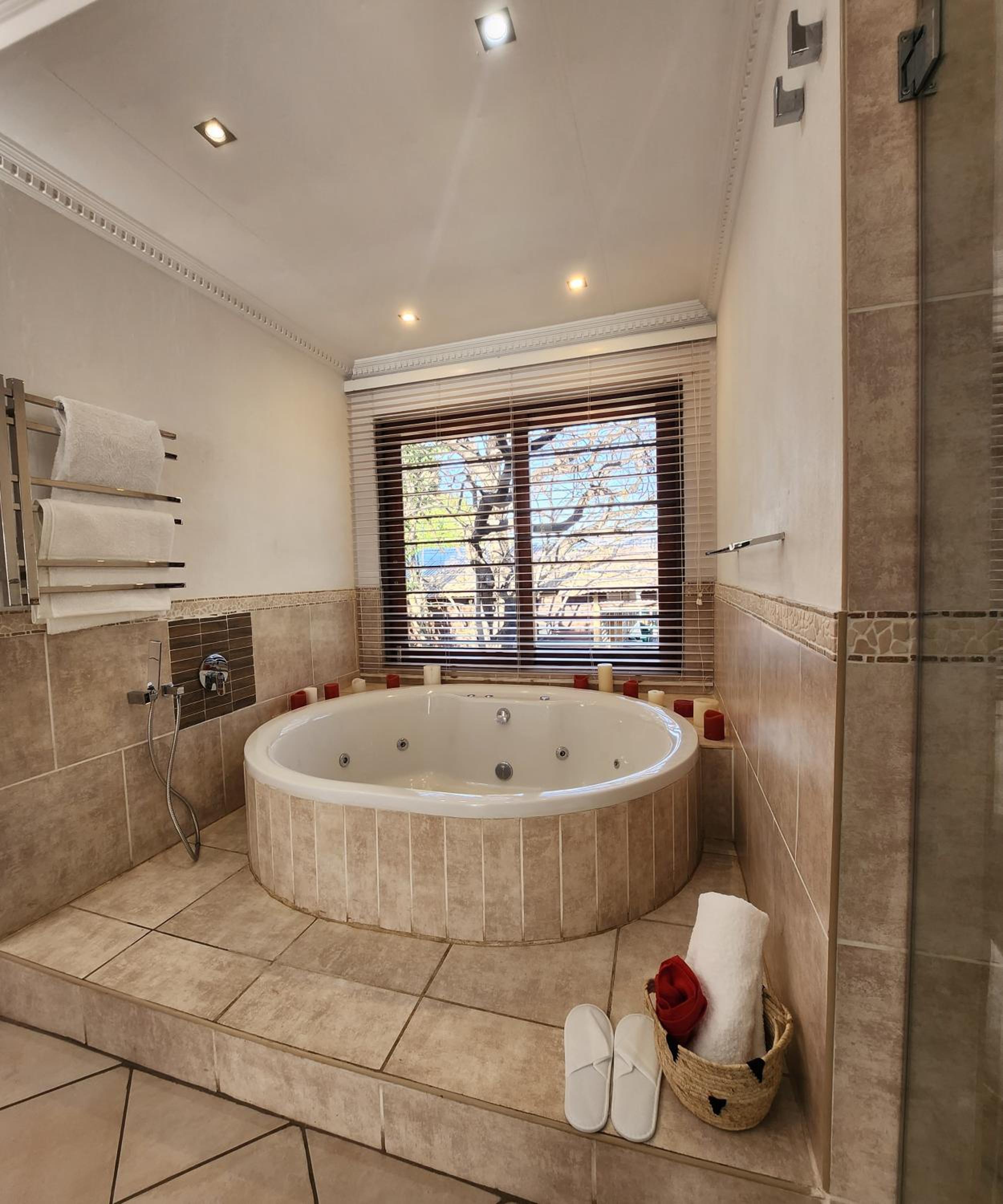 FM GUEST LODGE Comfort, Tranquility & Peace of Mind