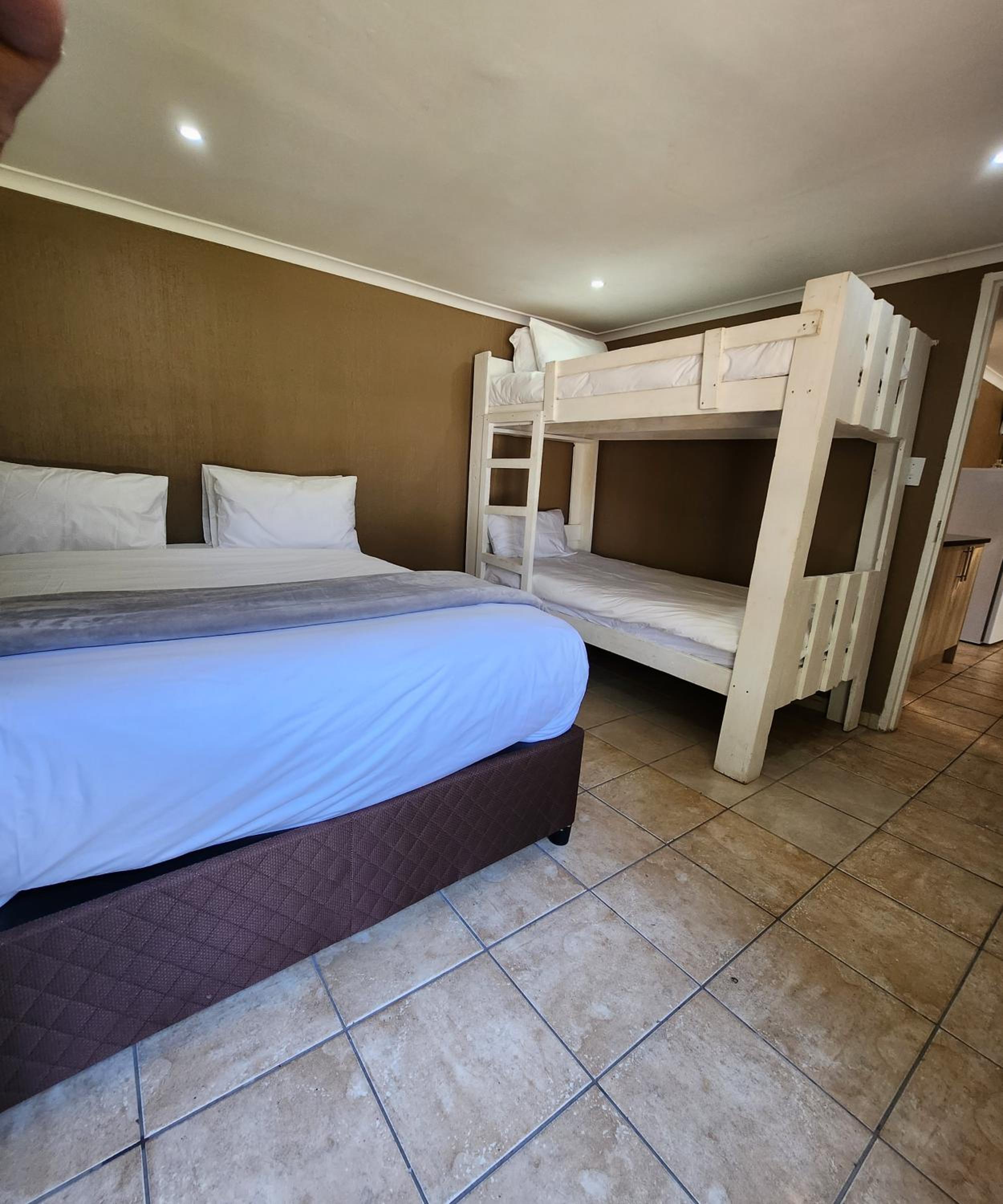 FM GUEST LODGE Comfort, Tranquility & Peace of Mind