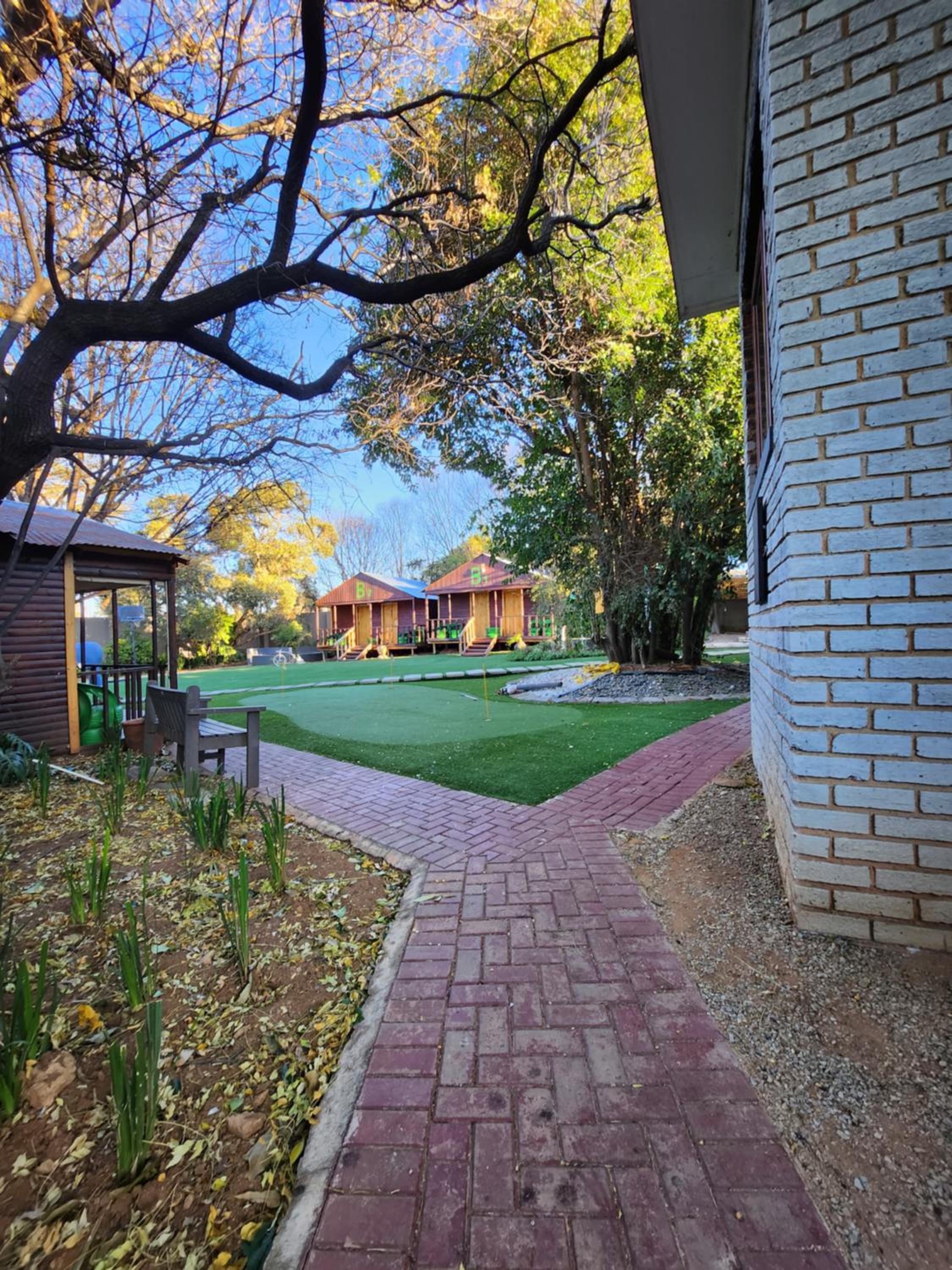 FM GUEST LODGE Comfort, Tranquility & Peace of Mind