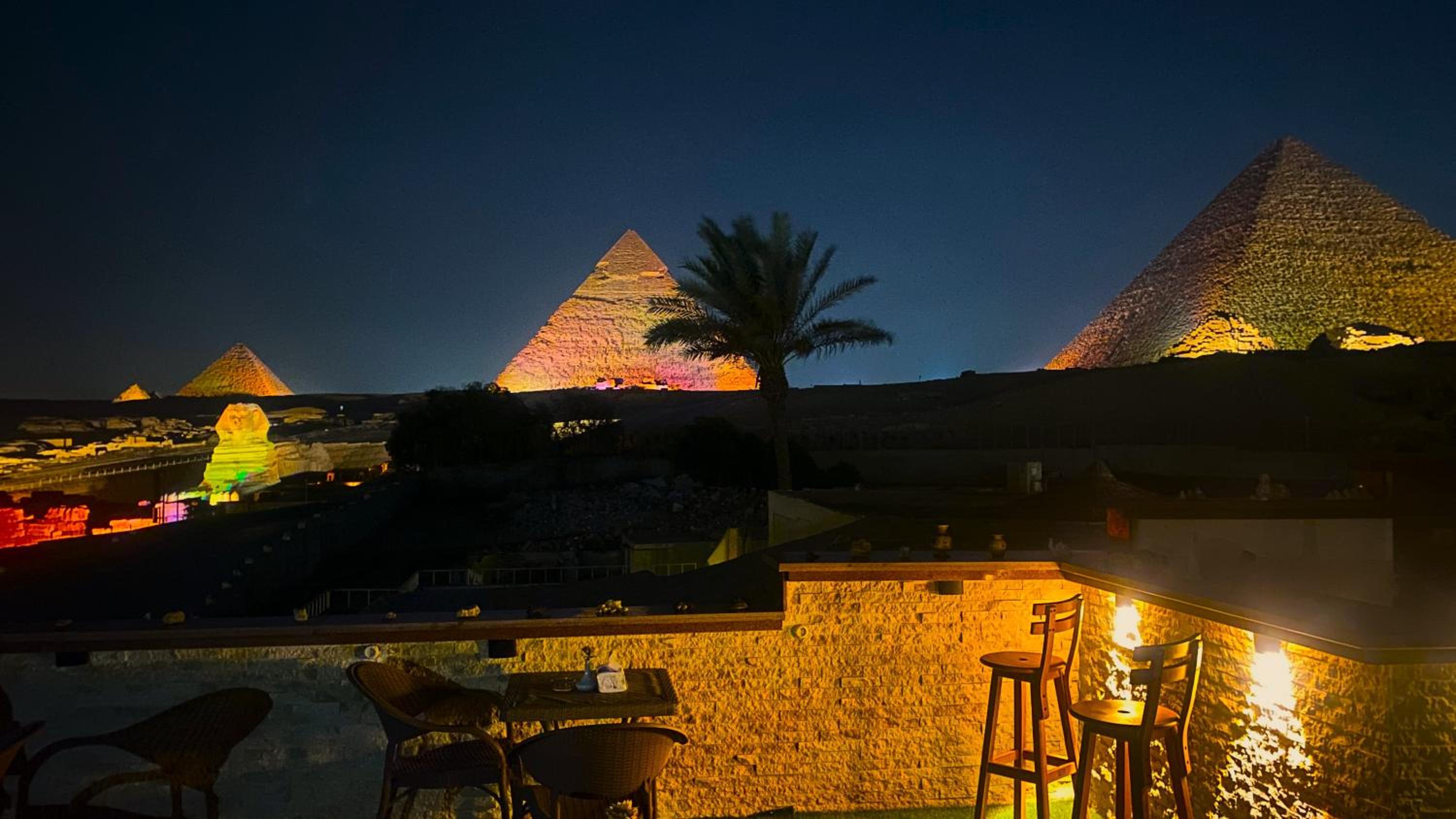 Seven Pyramids View Inn - Rooftop Breakfast