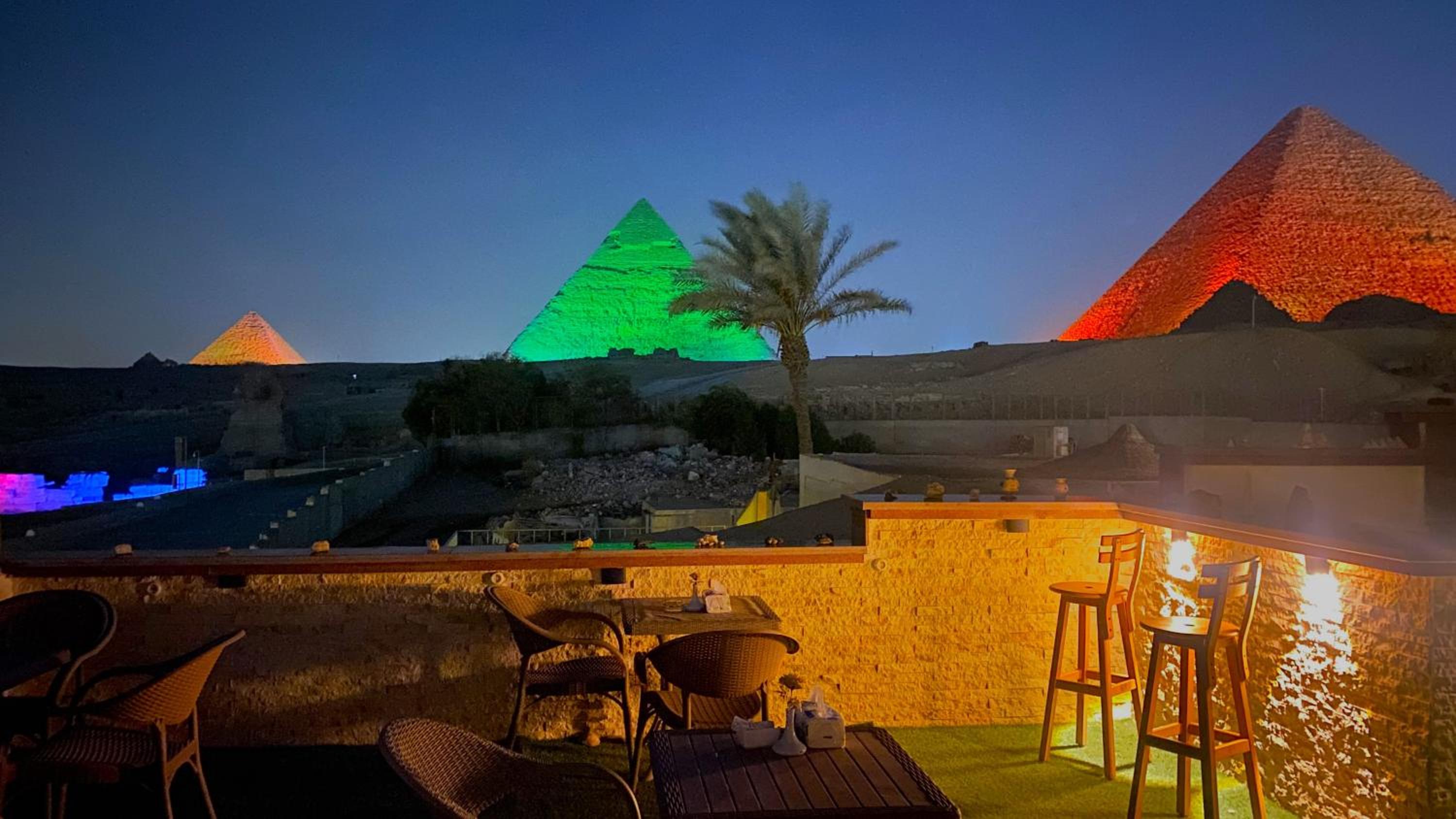 Seven Pyramids View Inn - Rooftop Breakfast