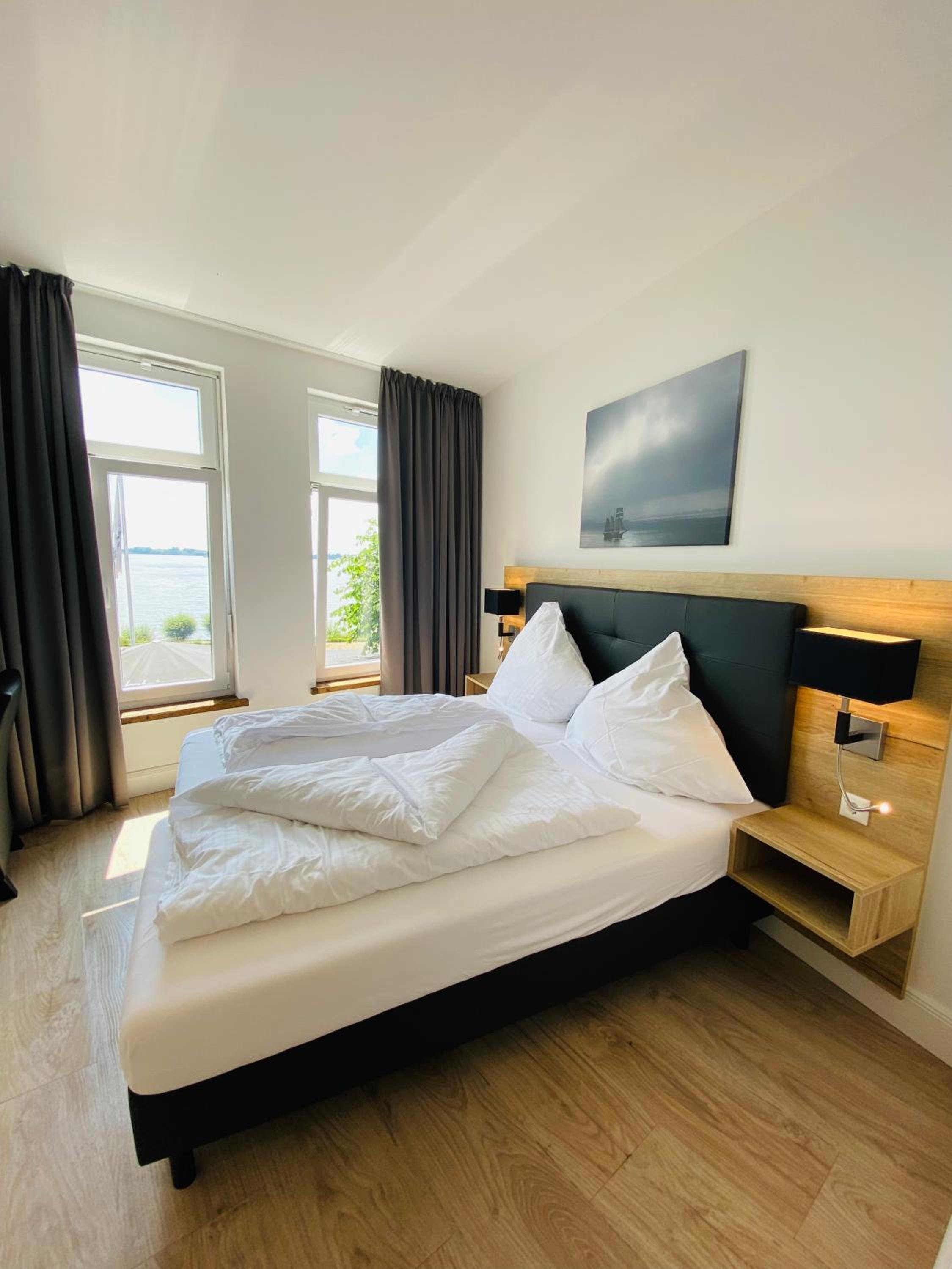 Hamburg Vacations - Strandhaus Blankenese - Property Image 1
