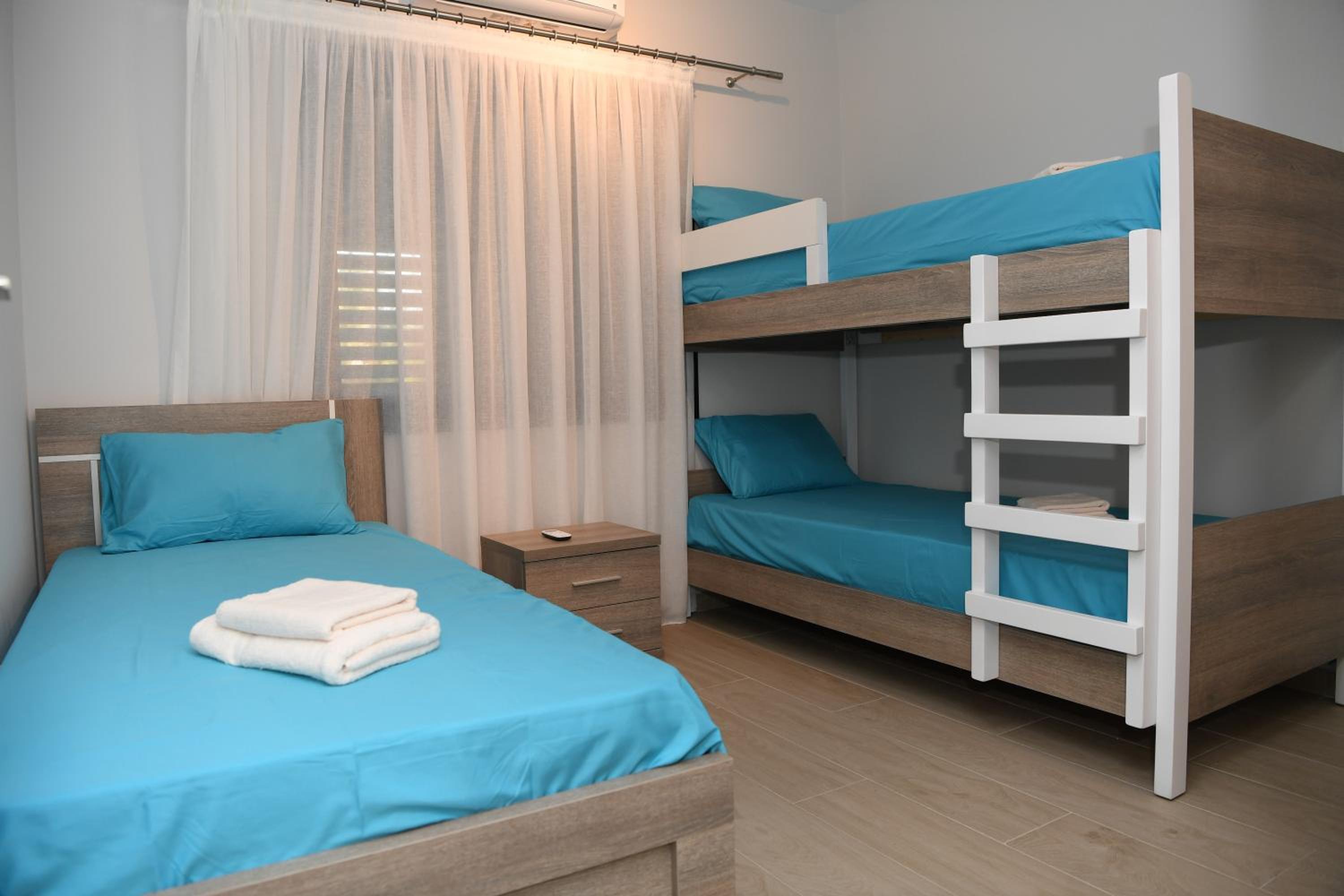 Alexis Apartments - Newly renovated 2-bedroom with swimming pool