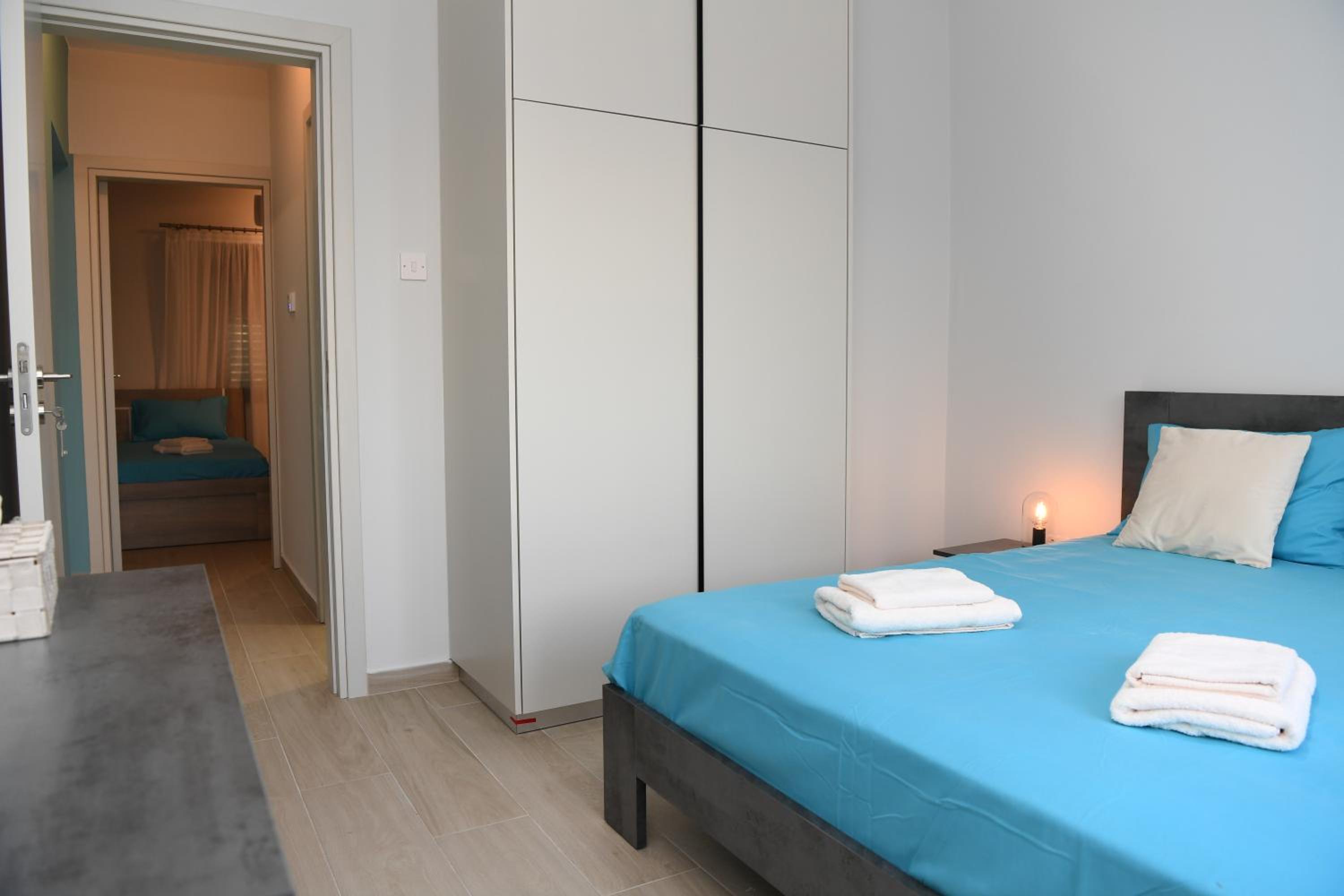 Alexis Apartments - Newly renovated 2-bedroom with swimming pool