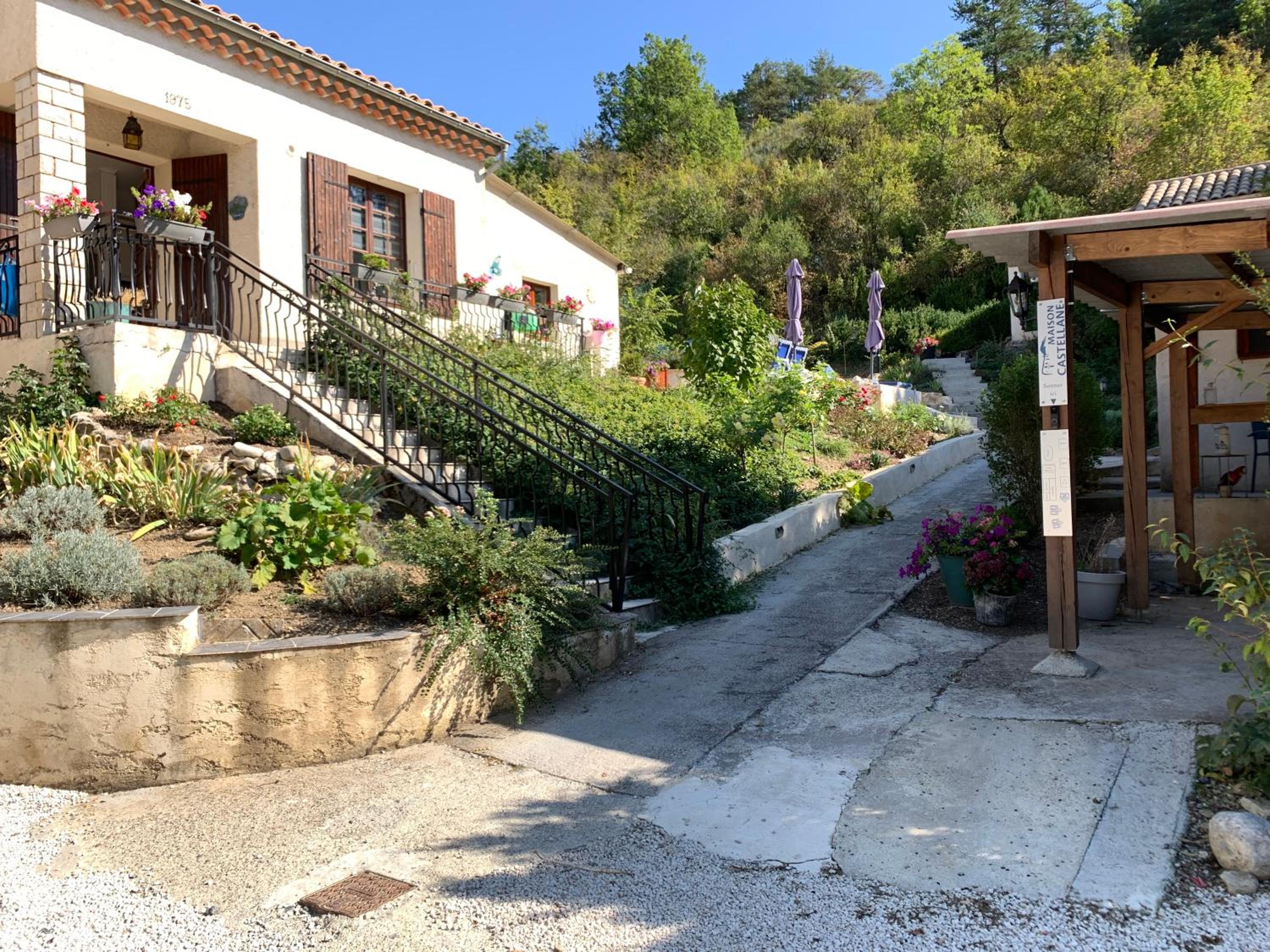 Maison Castellane Chambre d'Hotes B&B