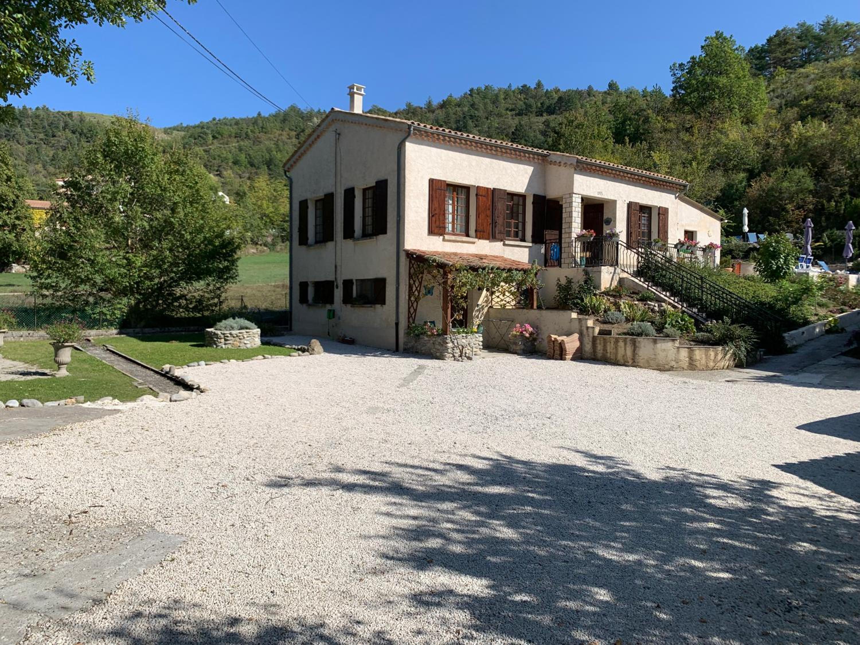 Maison Castellane Chambre d'Hotes B&B