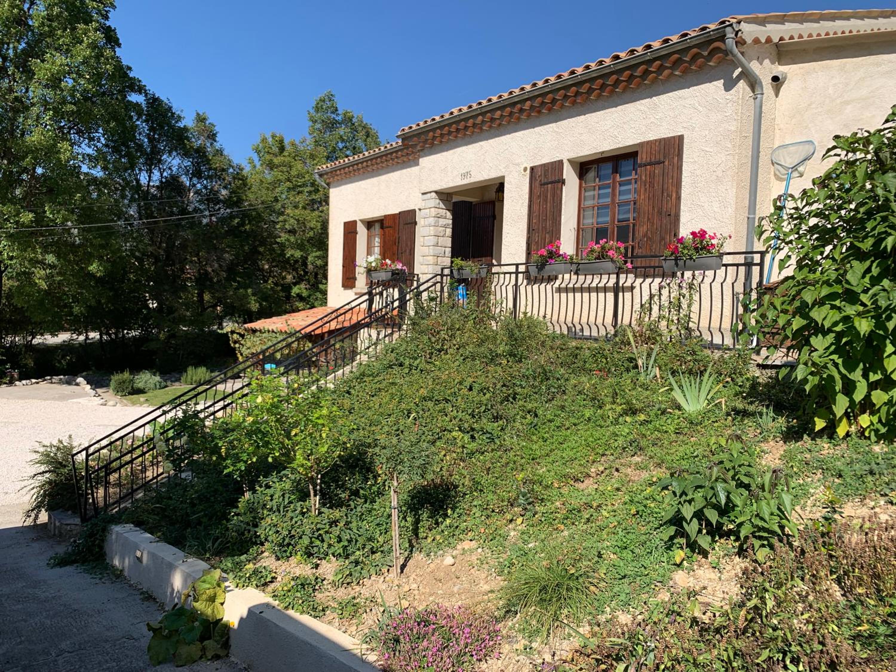 Maison Castellane Chambre d'Hotes B&B