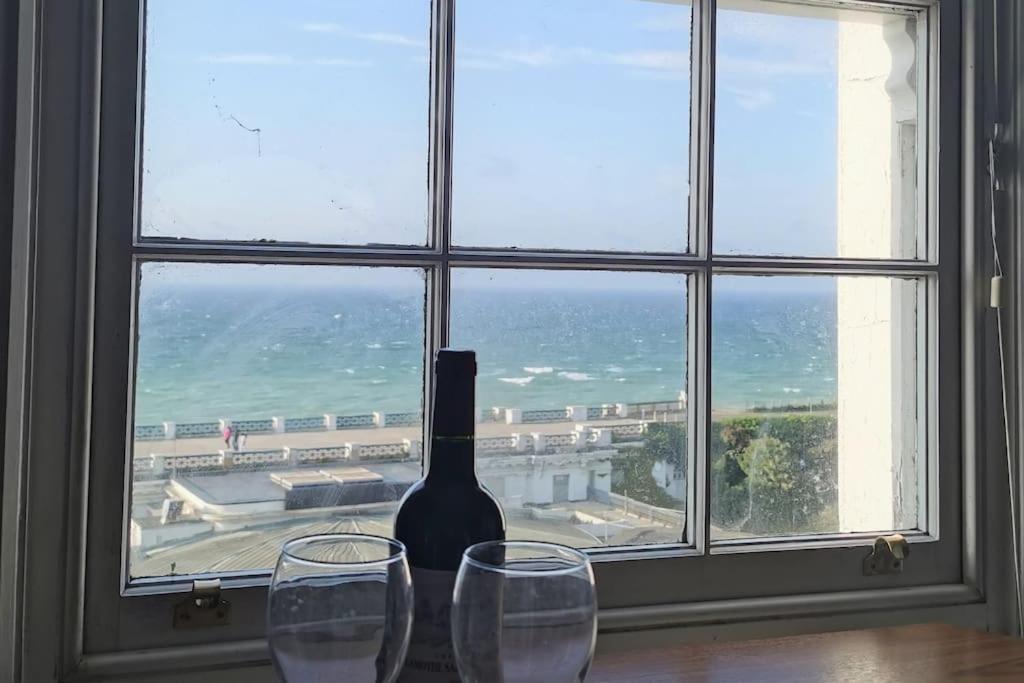 Relax and enjoy the sea view Margate view 4