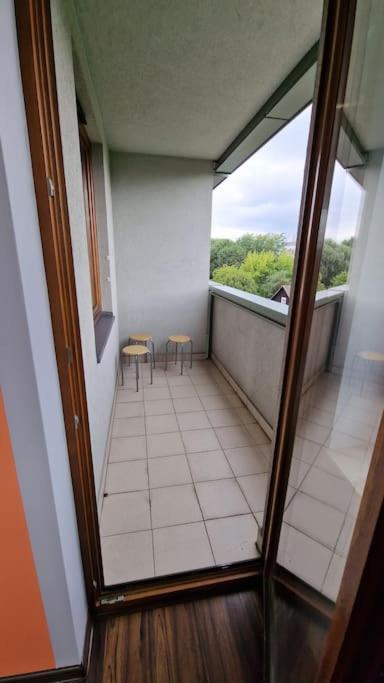 Rodzinny apartament dla sześciu osób z parkingiem prywatnym
