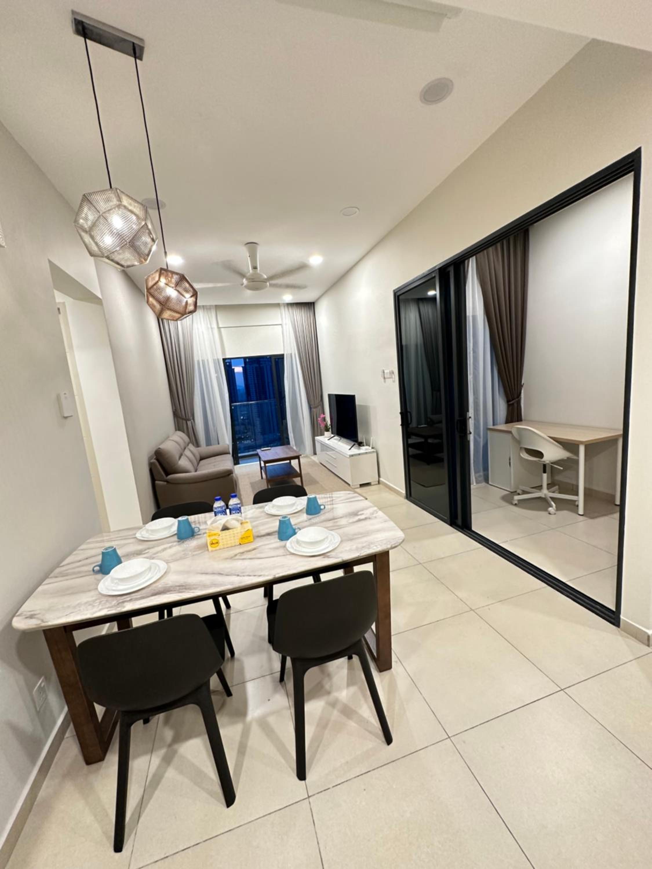 Reizz Residence By Leo Suites