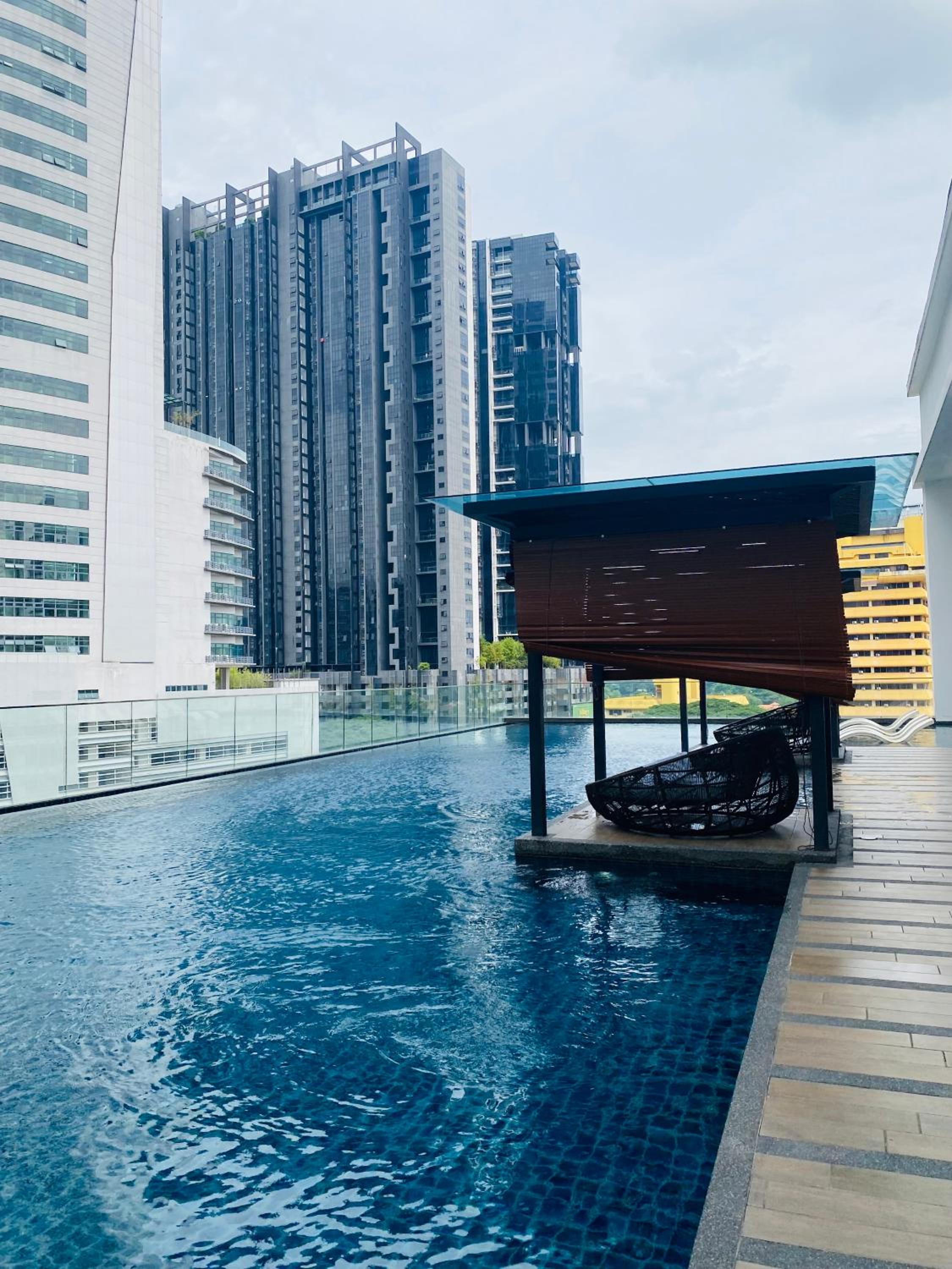 Reizz Residence By Leo Suites