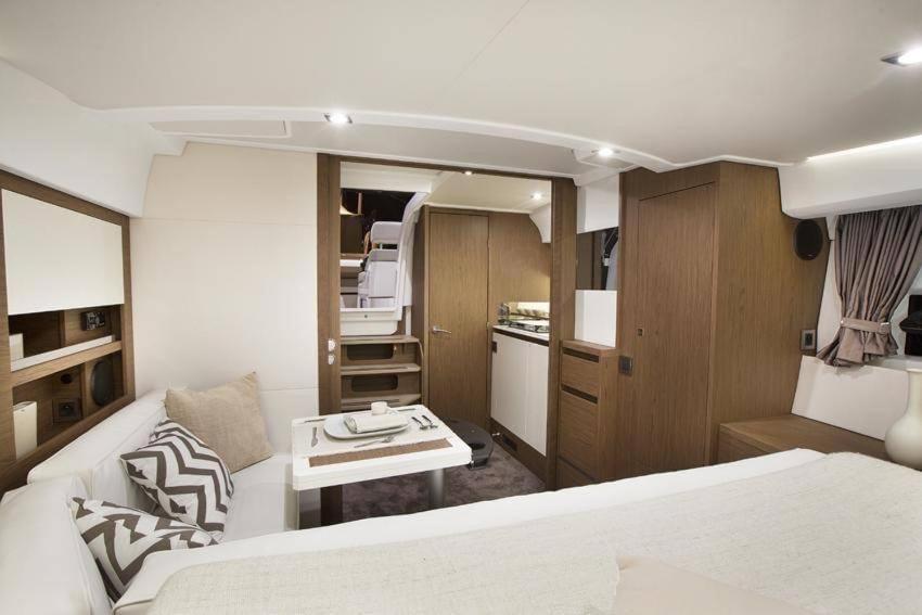 SuiteOnBoat