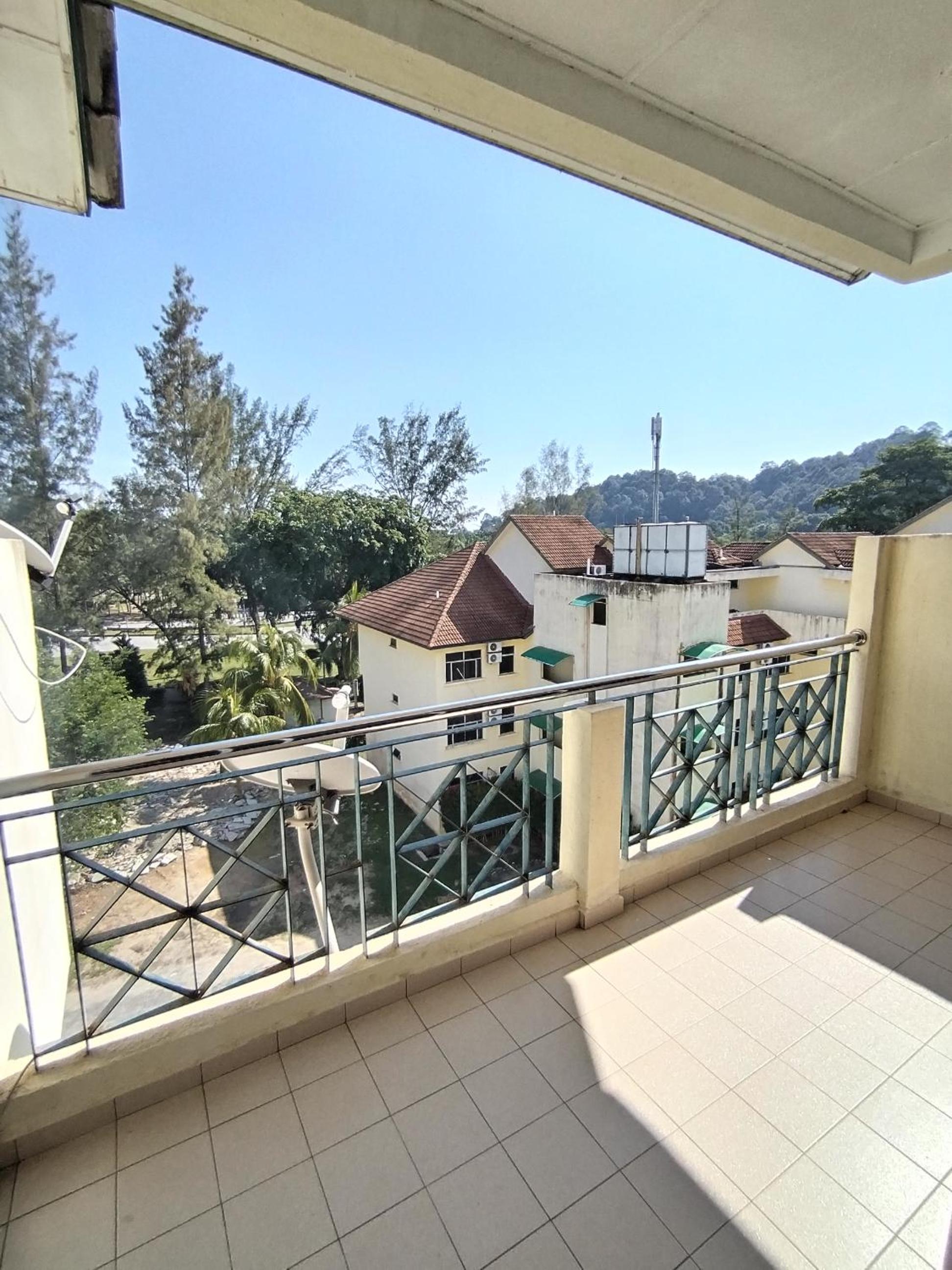 Teluk Batik Holiday Apartment