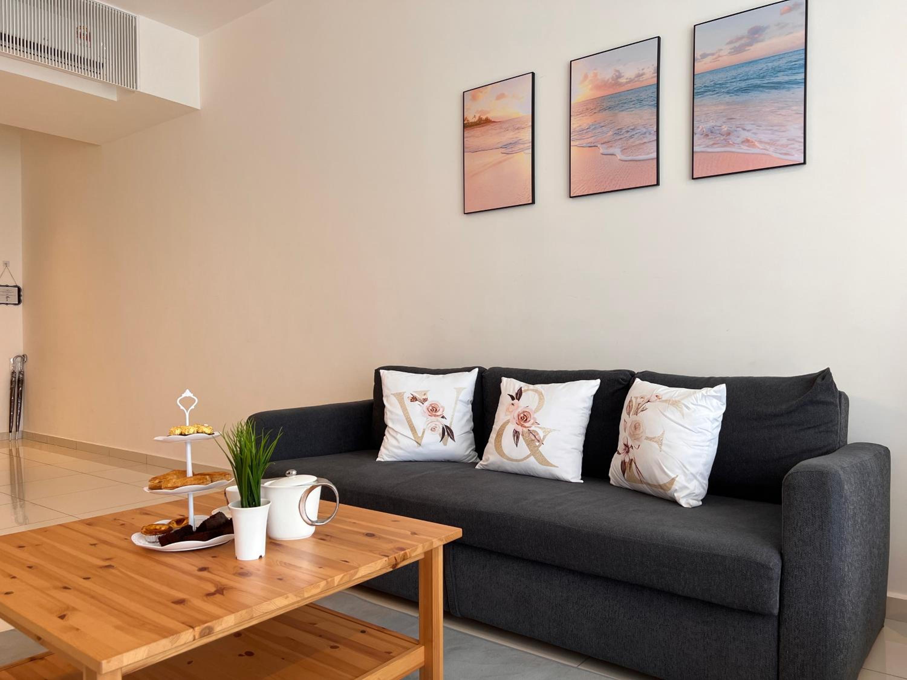 Georgetown#Beacon Executive Suite SkyPool#Luxury&Glamorous Suite#2BR#Living Room with Queen Bed