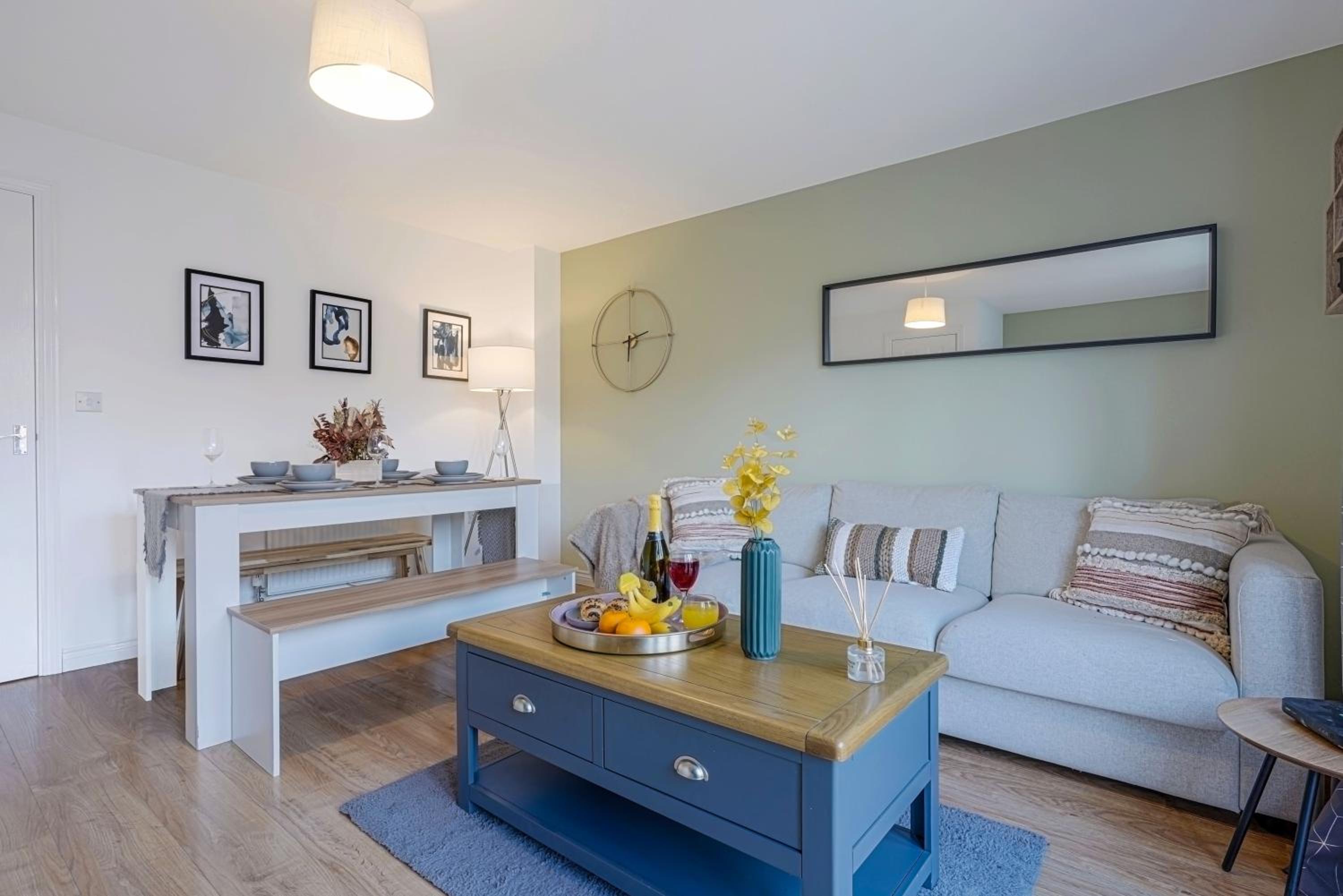 Broughton House • Close to Shops • Free Parking • Garden • Fast WIFi • Smart TV • Yoko Property view 2