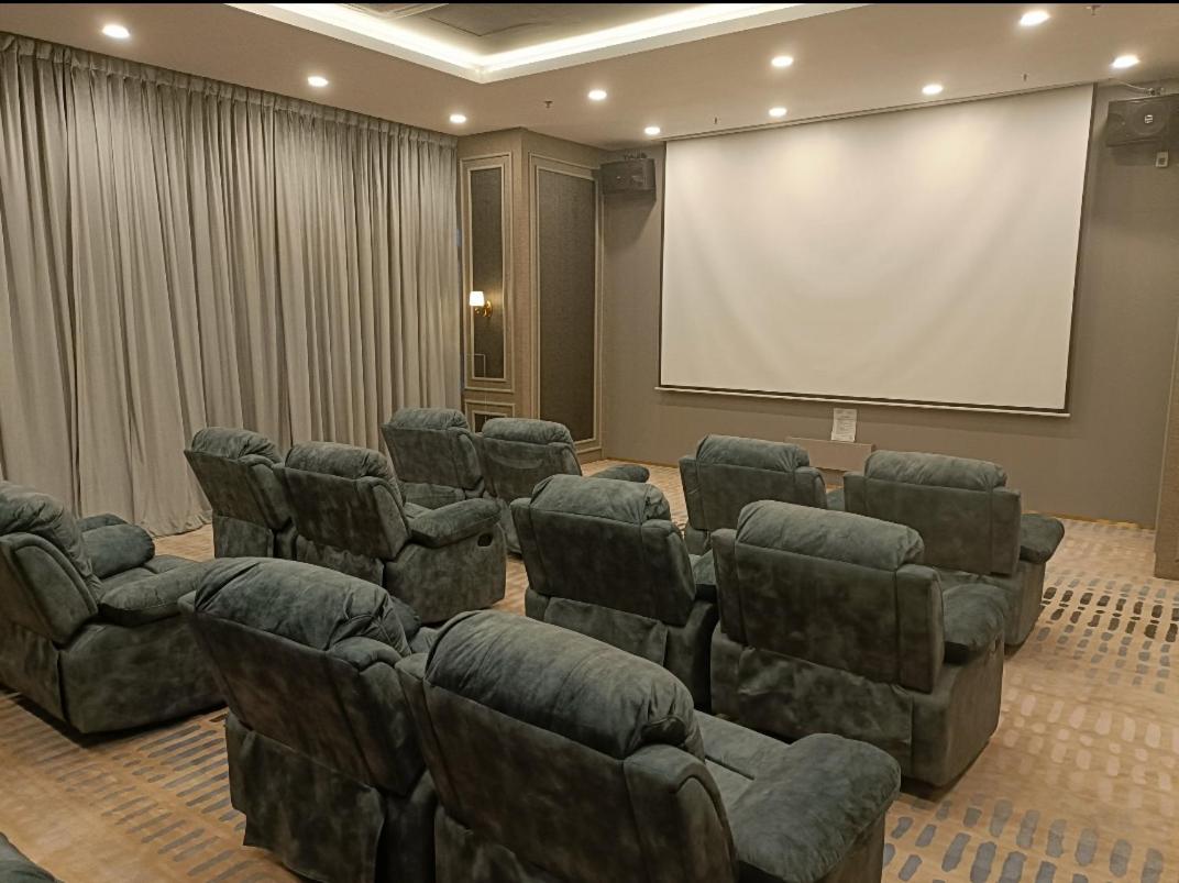 Sky Trees Nflix Make Up Table with Pool & Facilities