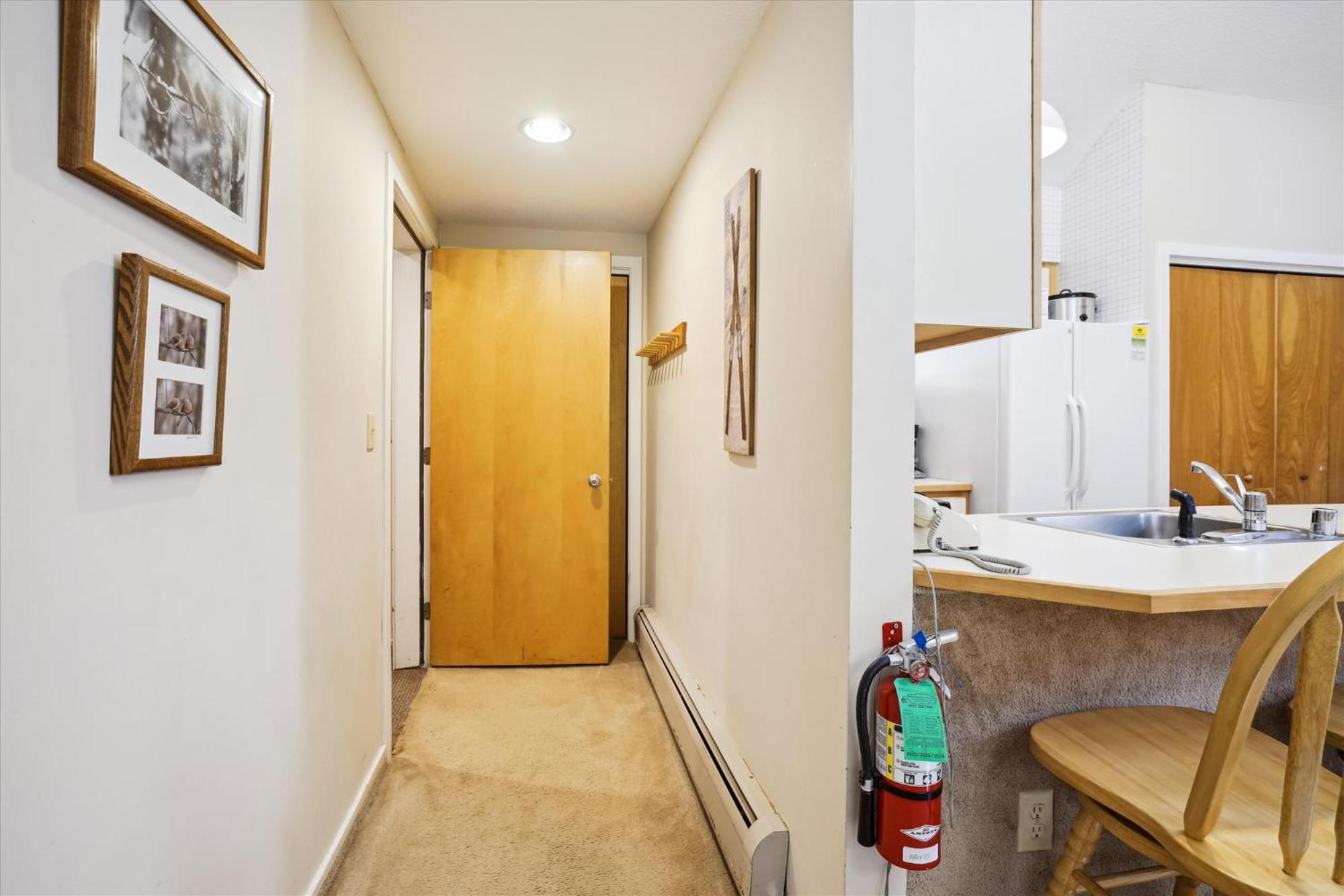 Woods V17 2-Bed & Loft with Fireplace, whirlpool tub, and sports center