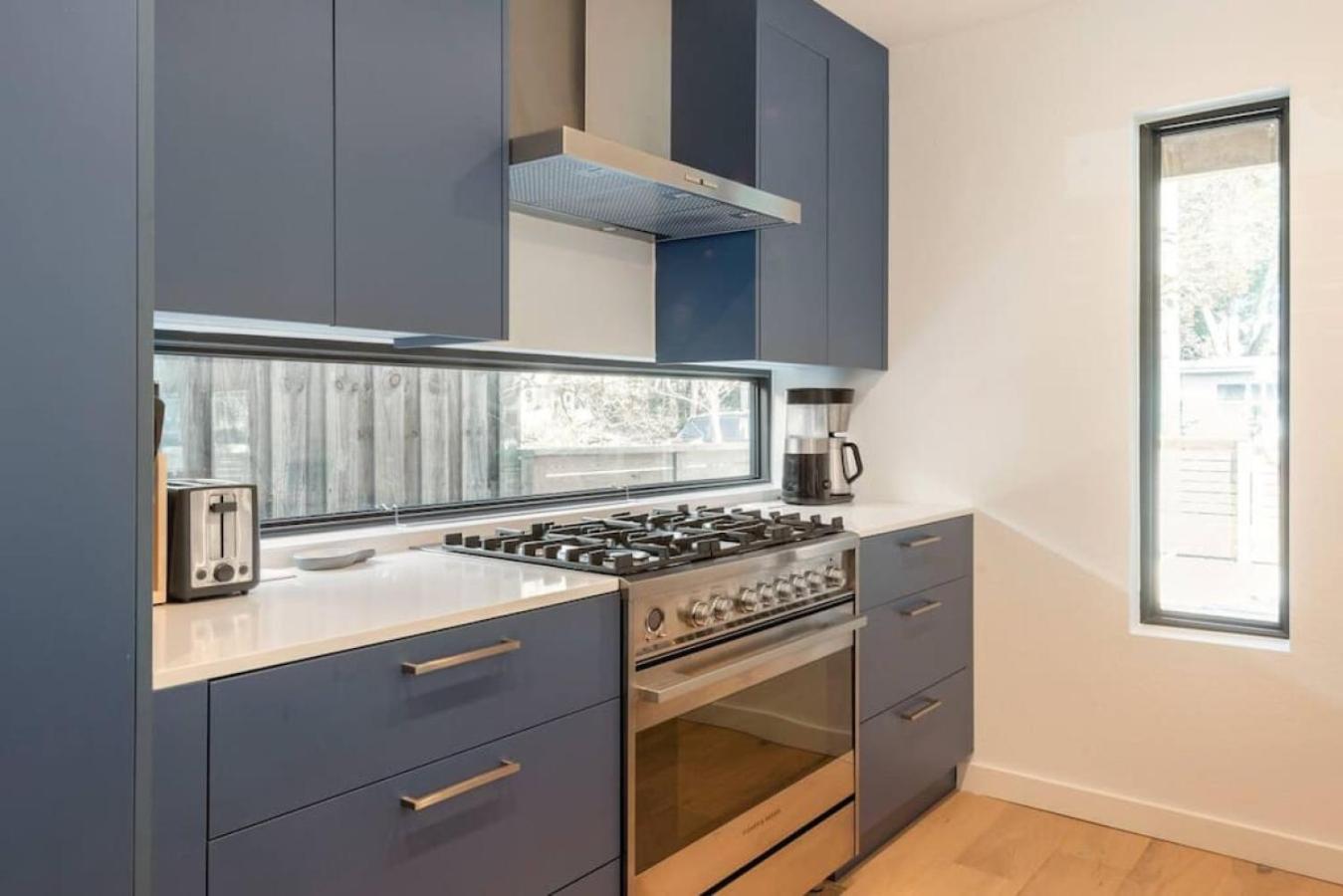 Stunning Modern Home in Hip Enclave near DT