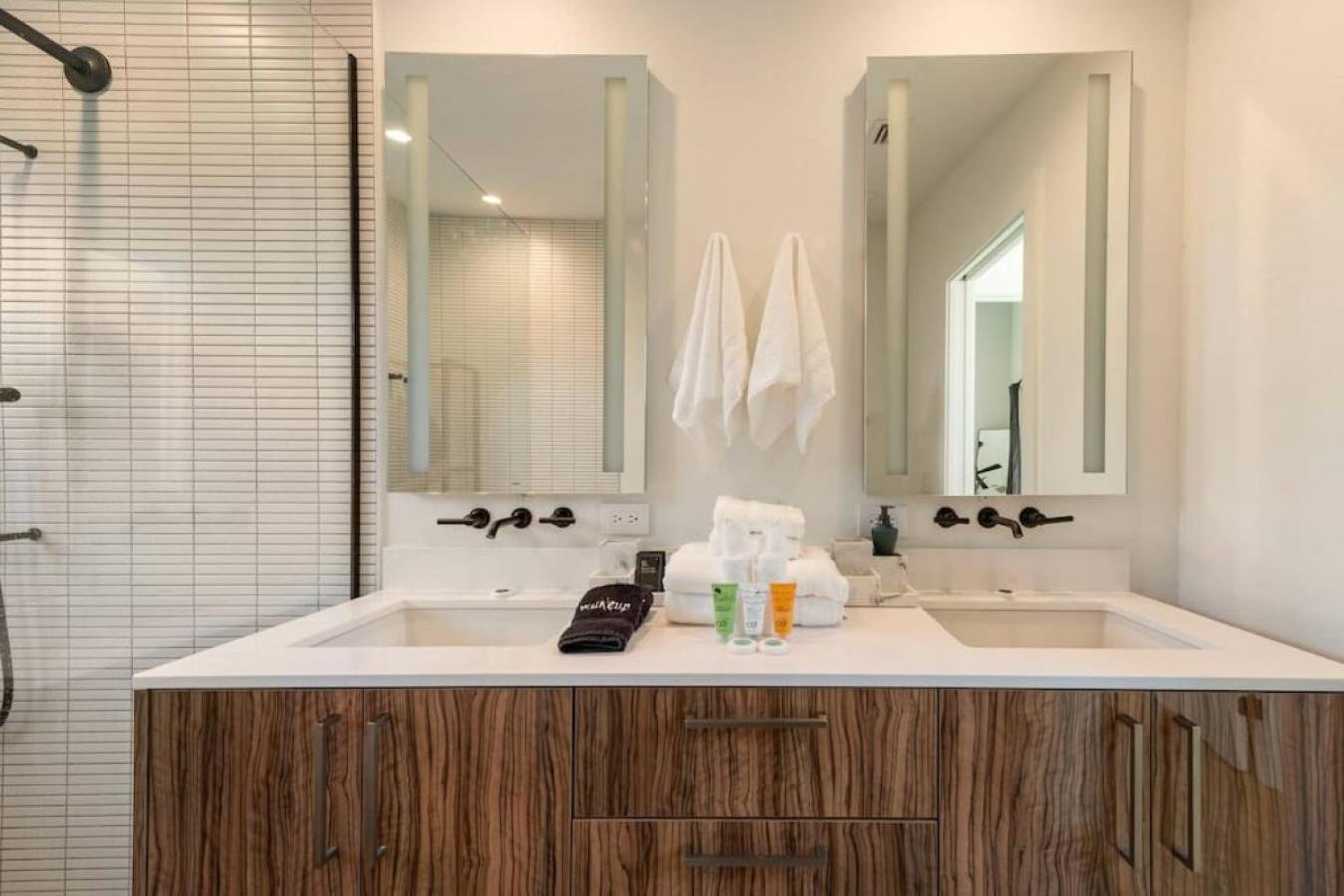 Stunning Modern Home in Hip Enclave near DT