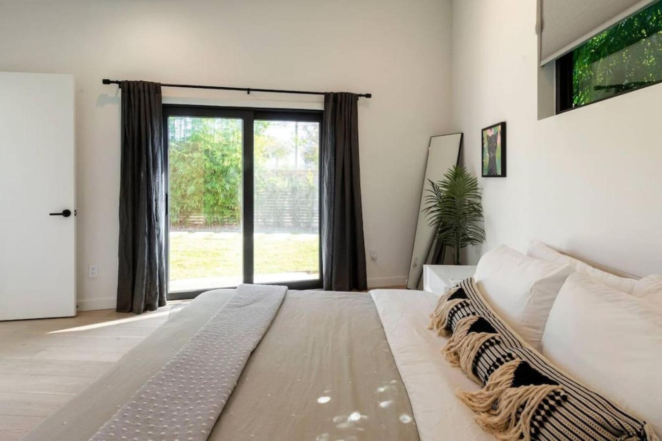 Stunning Modern Home in Hip Enclave near DT